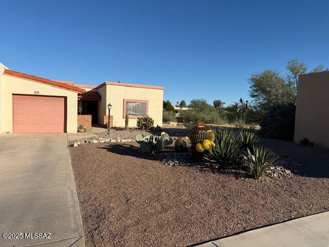 Great Property in Country club North a very nice little enclave of homes that is convenient to everything.  End unit that backs up to open space behind and on the east side for privacy and a great mountain view. INTERIOR FRESHLY PAINTED AND TOTALLY EMPTY NOW. CHECK OUT THE UPDATED PICTURES.  Priced to allow the new owner to make improvements that are to their taste.  Nice property with a good floorplan. Good condition but needs some updating.  Great opportunity to make this home SPECIAL FOR YOUR TASTES. OWNER WILL ENTERTAIN ALL REASONABLE OFFERS.