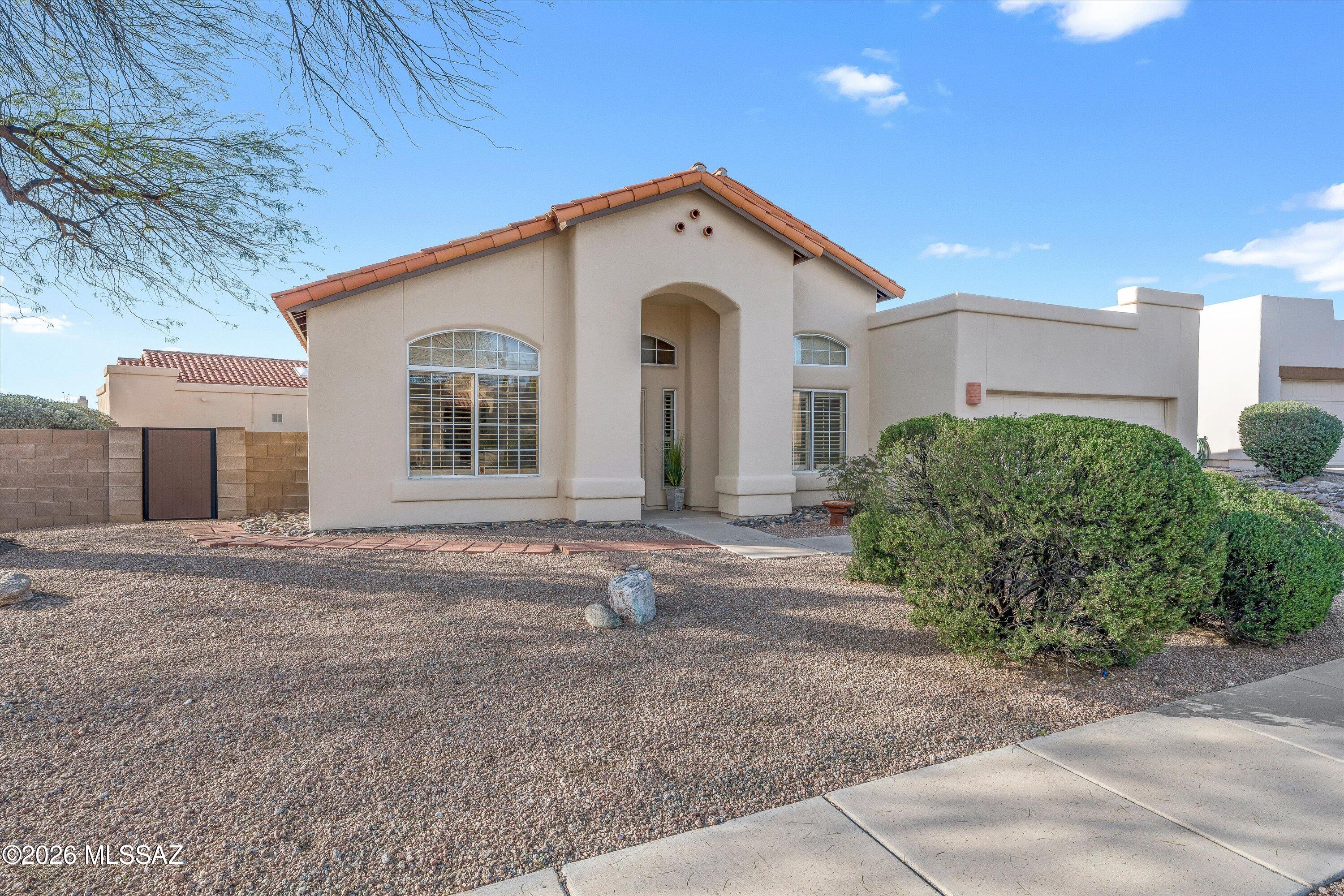 Beautiful home with vaulted ceilings, two-tone neutral paint, and brand-new carpet throughout. Eclectic & Popular Shadow Hills Neighborhood.  Features plantation shutters, formal dining, gas range with black appliances, and a cozy gas beehive fireplace. Newer HVAC. Located on an extra large corner lot, with low-maintenance landscaping. Refrigerator, washer, and dryer all convey. Great value, in an ideal location! Motivated seller, concessions and buyer credits available, with acceptable offer.