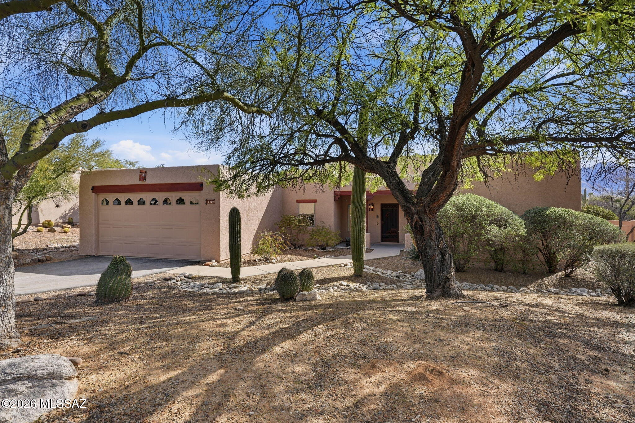 Inviting Naranja Ranch 3BD/2BA single-level home (1900 sq ft) in Oro Valley, offering beautiful mountain views & privacy on a generous ½-acre lot with no homes directly behind. Split floor plan keeps the primary suite separate from guest bedrooms. Bright & open kitchen with SS appliances, breakfast bar & cozy nook. The welcoming living room centers around a charming kiva fireplace. Primary suite includes a walk-in closet, dual-sink vanity, garden tub & separate walk-in shower. Step outside to your private backyard oasis: sparkling pool surrounded by mature landscaping, plus a covered patio perfect for year-round entertaining, dining, or quiet relaxation. Enjoy easy walking access to nearby parks, The Loop multi-use trail system, top-rated schools, restaurants, shopping & major amenities.