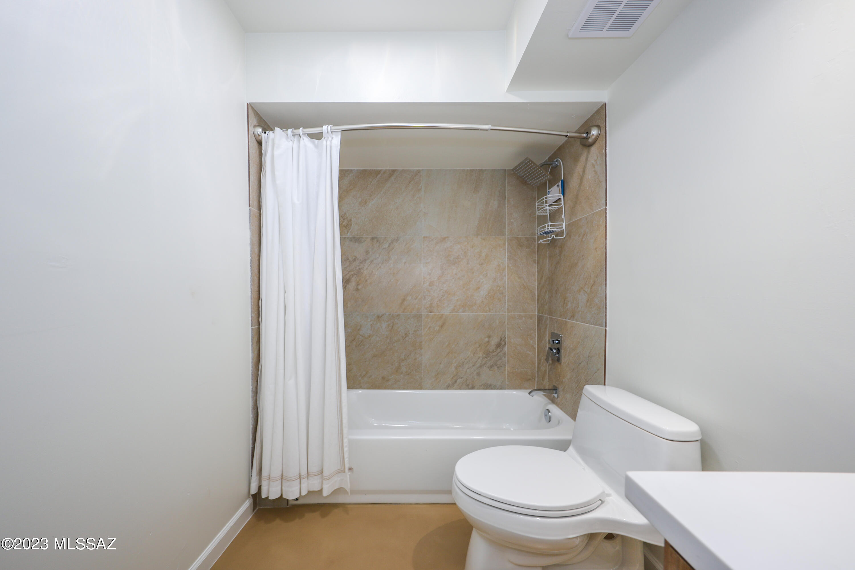 Casas Del Oro Norte Blk 4 - Residential Lease