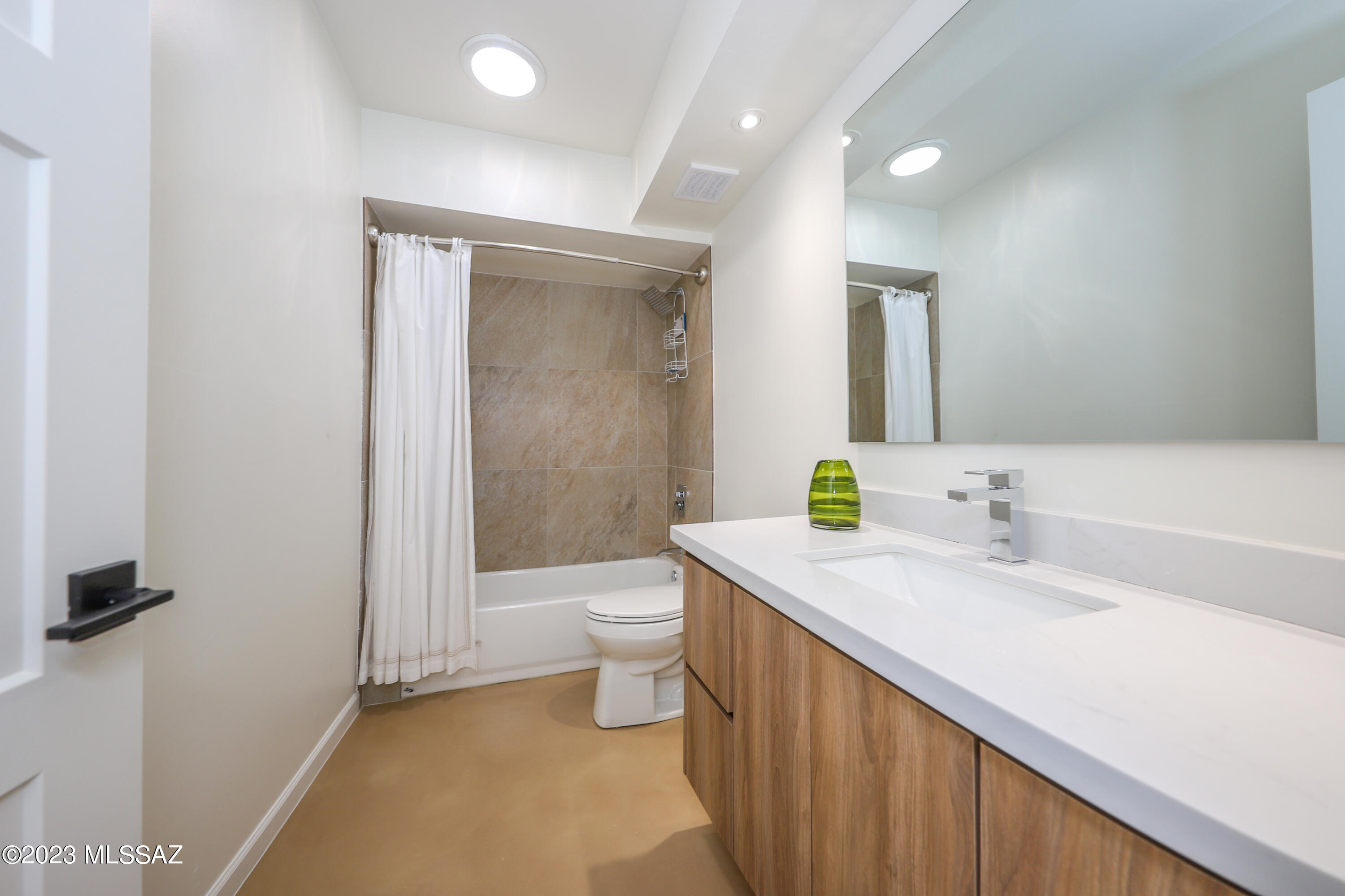 Casas Del Oro Norte Blk 4 - Residential Lease