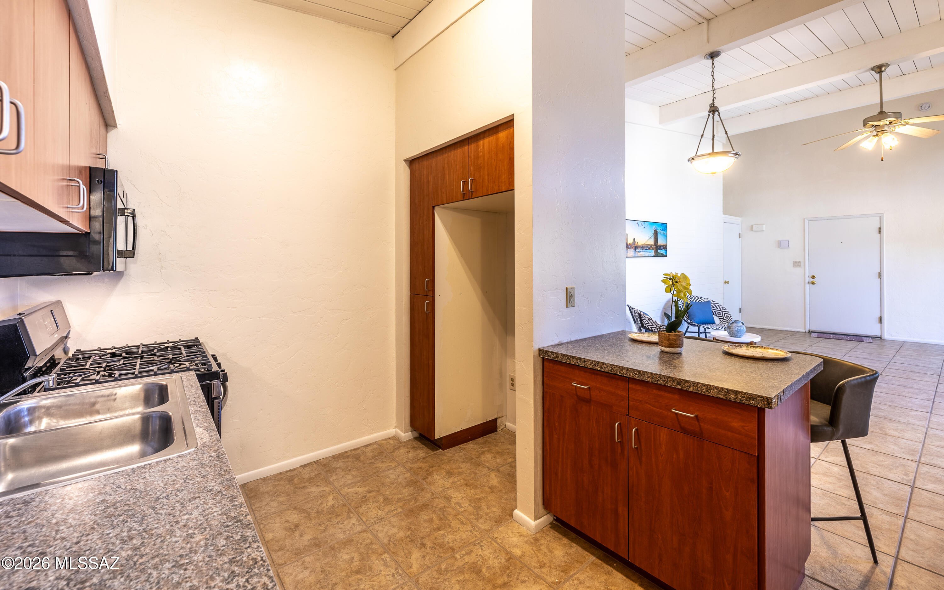 Royal Alvernon Condos. - Residential