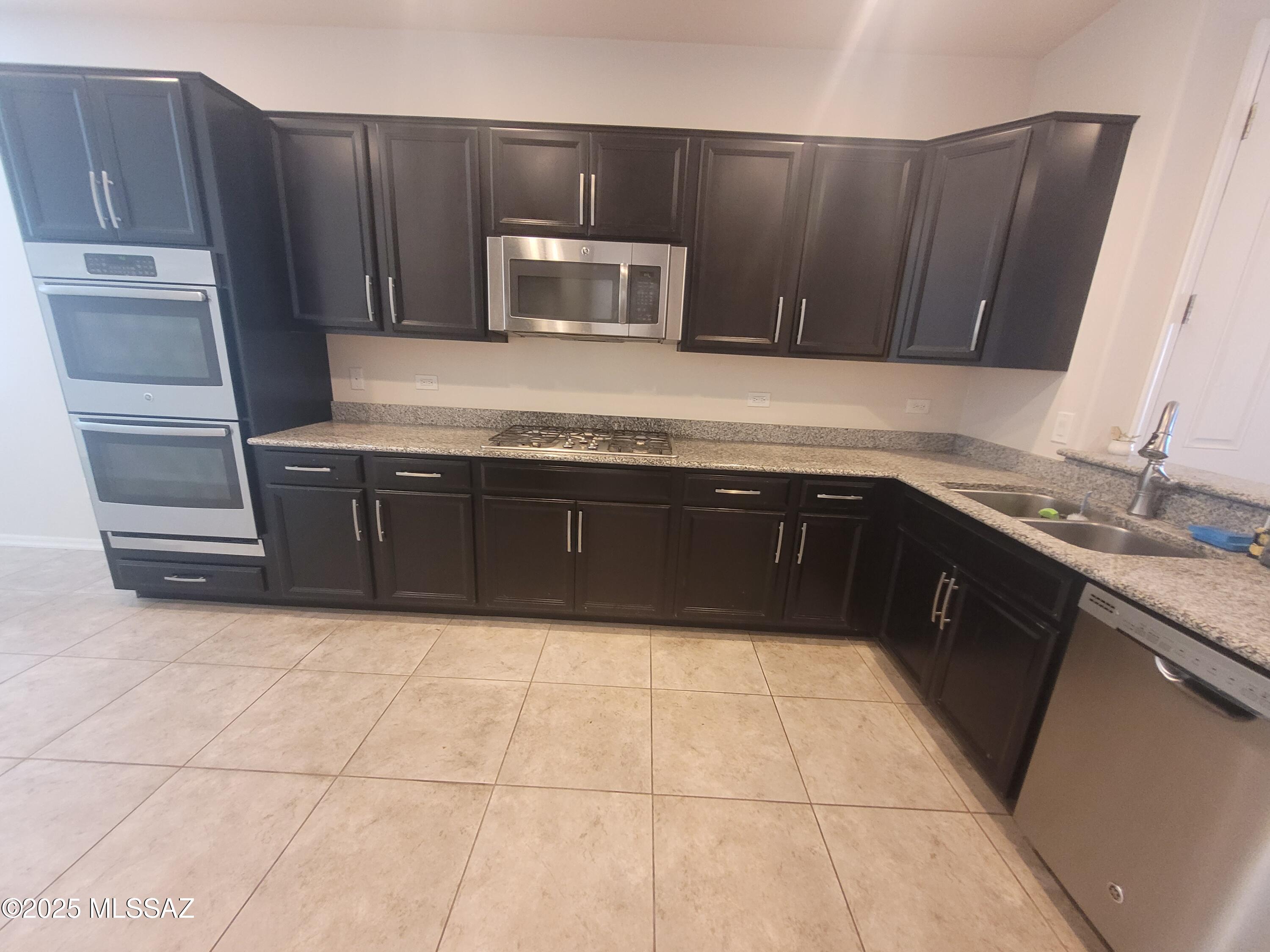 Interstate 10 and Kolb Road - Residential Lease