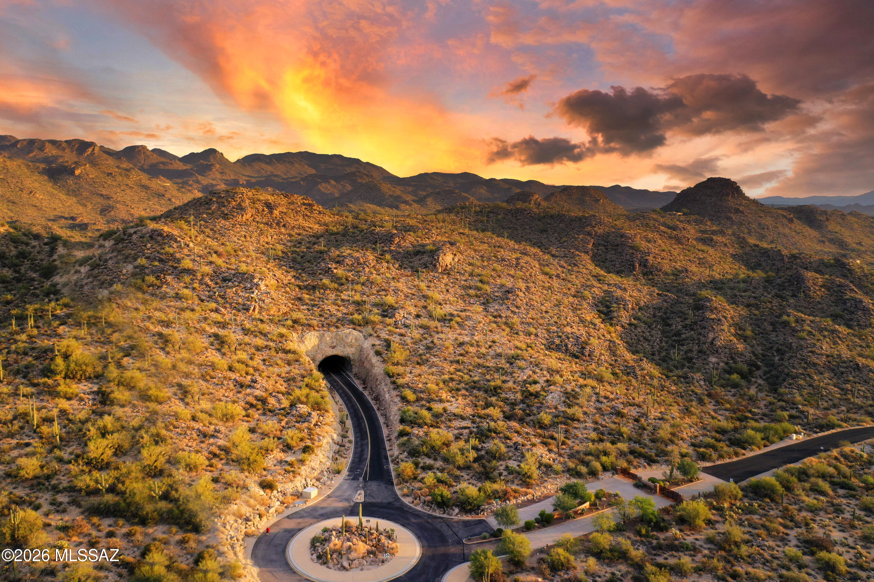 Perhaps the most unique luxury community in Arizona, Saguaro Ranch offers the ultimate in privacy & pure desert beauty. This spectacular 4+ acre lot incorporates the fabulous views that Saguaro Ranch is known for.  Completely remodeled SR Owner's Club offers workout facilities, lap pool, swim up bar, Men's+ Women's locker room, social areas & MORE.