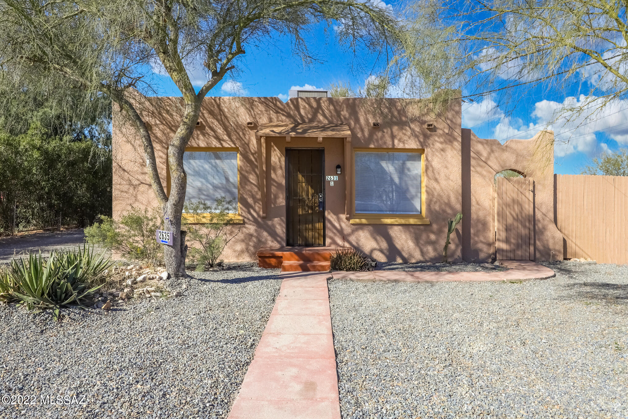 Move in Special! $100 rent reduction for month 1-3 with a 1 year lease! Cute and well maintained 2 BR 1 BA adobe convenient to downtown, I-10, the 
U of A. and bus line.  Stay cool with the newer efficient AC and enjoy the fenced in, private, oversized yard with covered patio. Newer remodeled kitchen! Appliances include gas range, Fridge & DW  plus washer and dryer hookups. 
+$50/mo for water