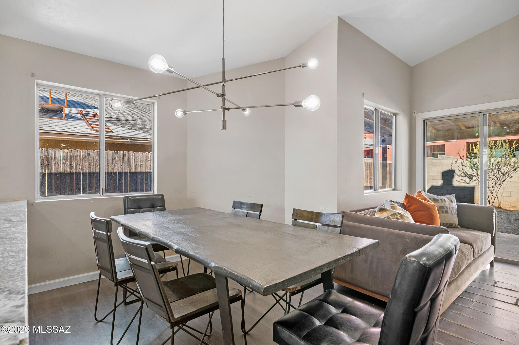 Los Olivos Est I (1-24) - Residential