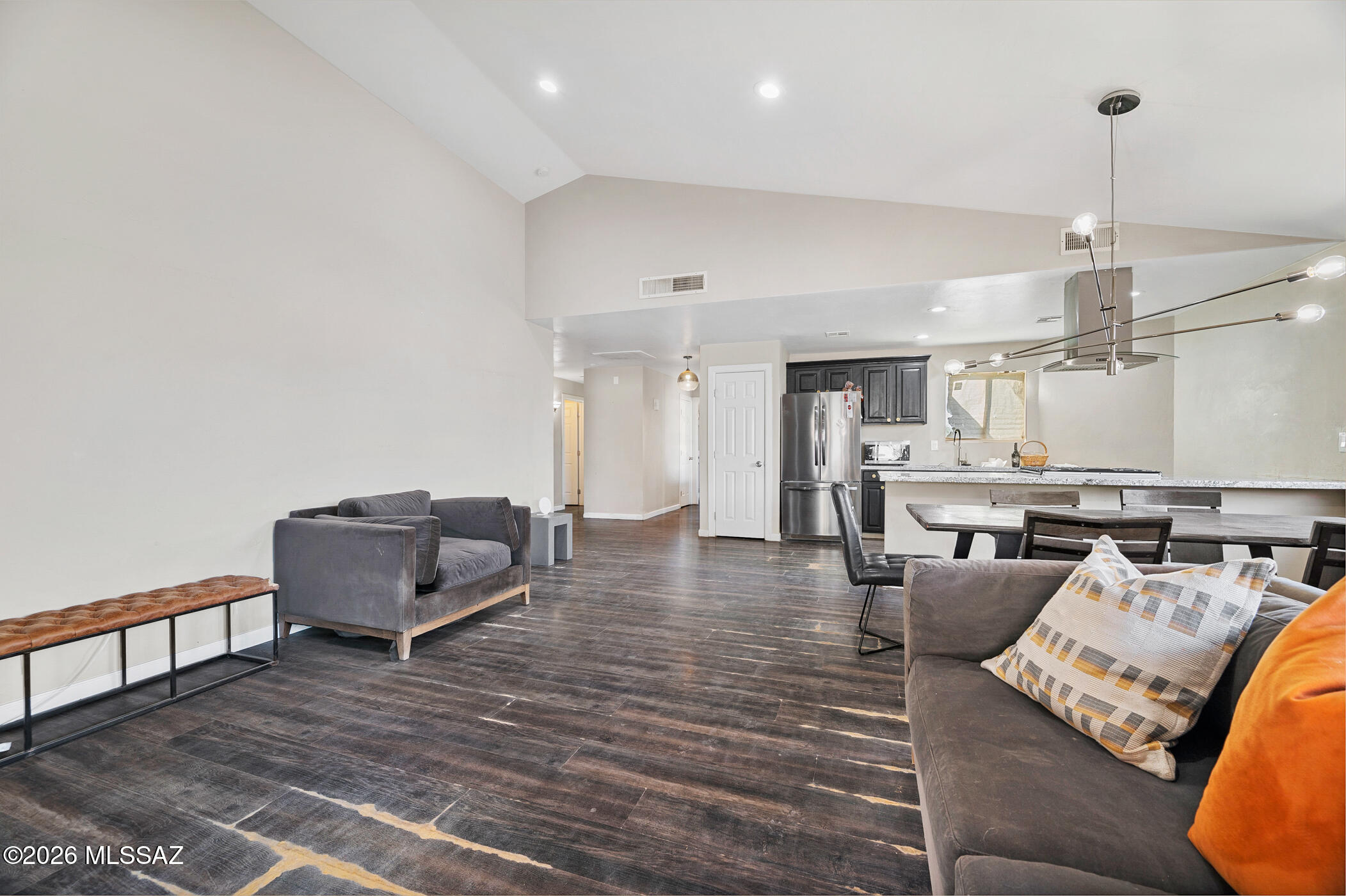 Los Olivos Est I (1-24) - Residential