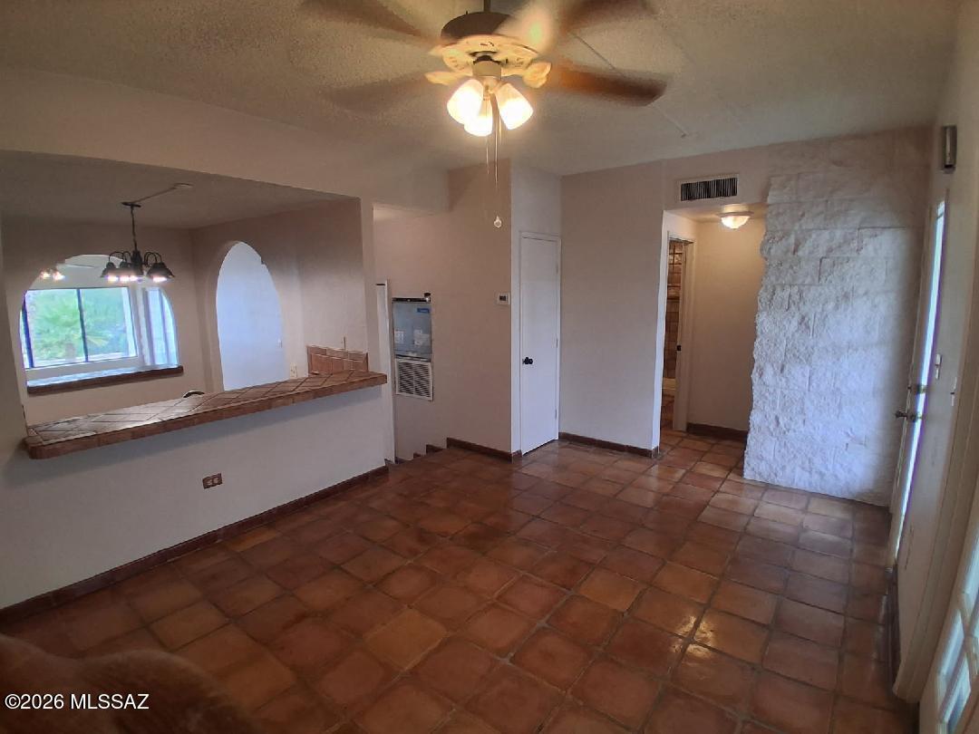 Absolutely Gorgeous! High Ceilings,Bright And Open Floor Plan, Tile Flooring. Fabulous Mountain Views. Washer & dryer in unit. Community pool and spa plus rec-room.