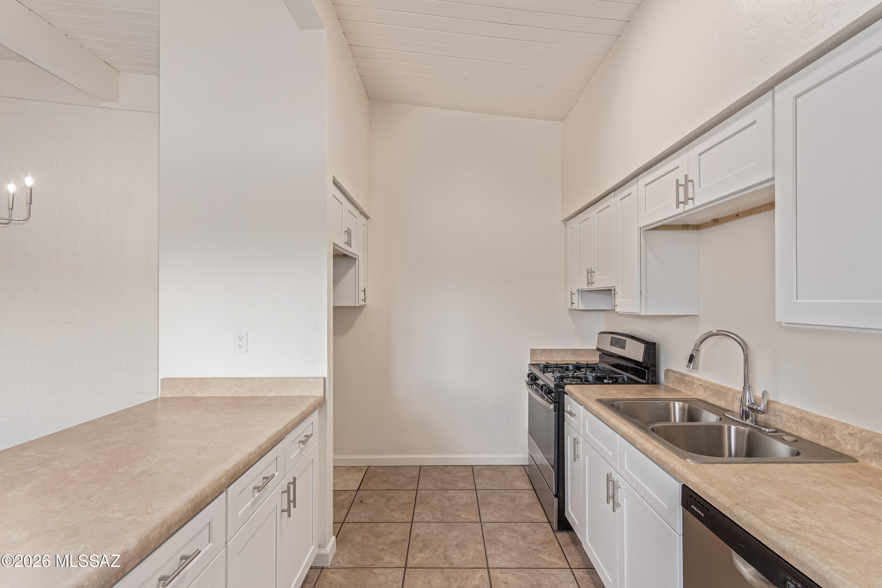 Royal Alvernon Condos. - Residential