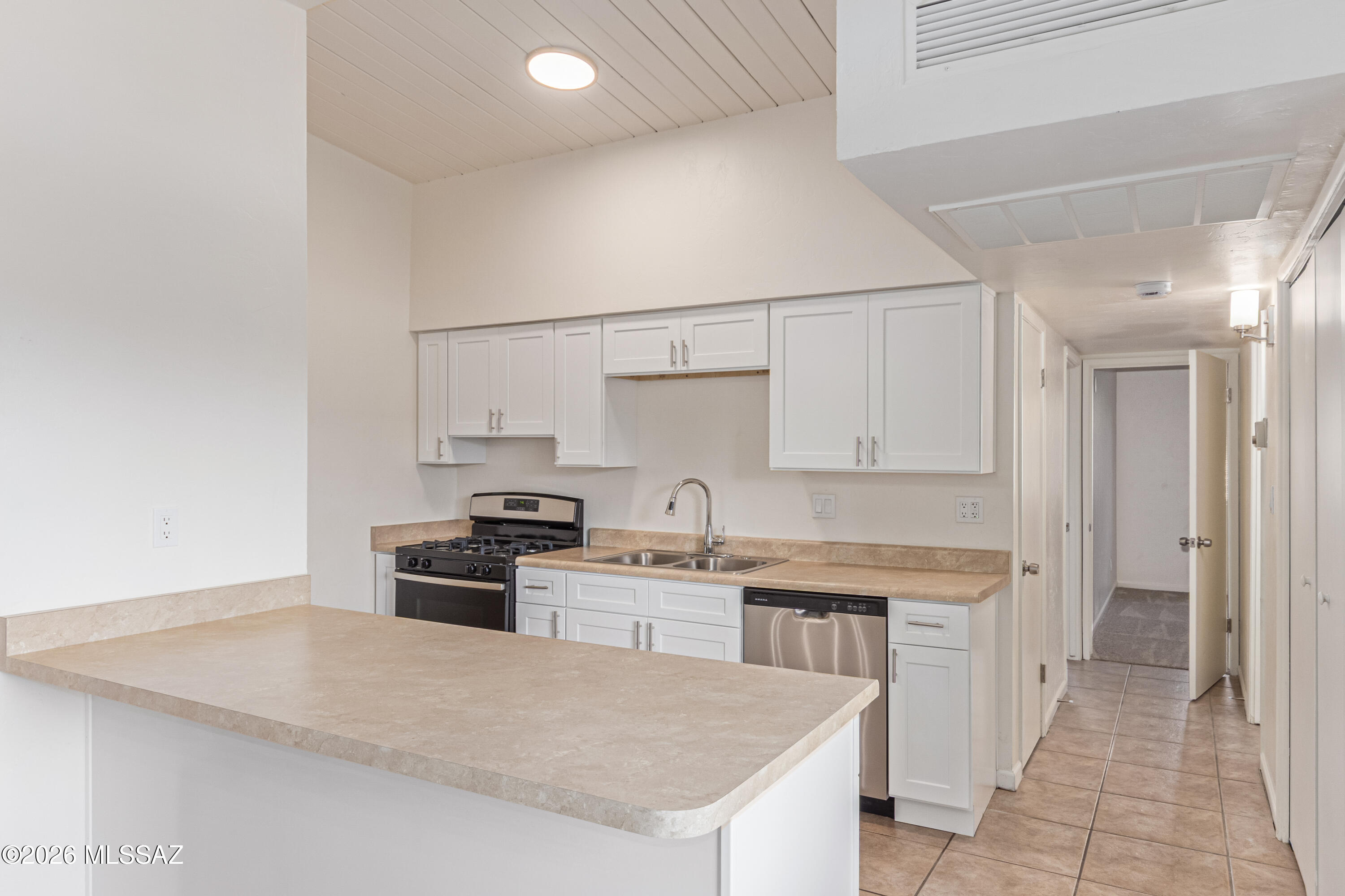 Royal Alvernon Condos. - Residential