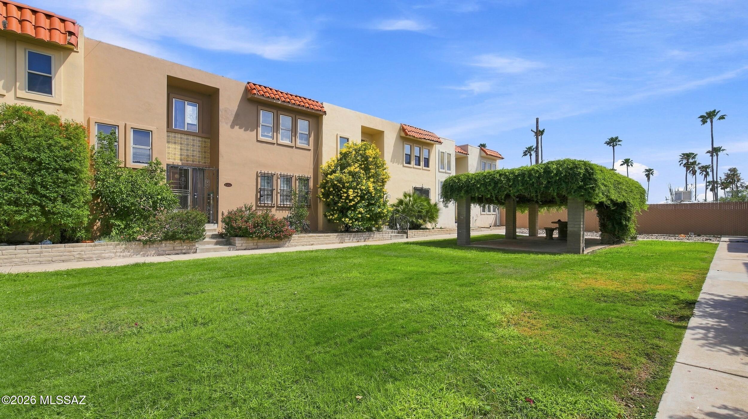 Rolling Hills Towne House - Residential