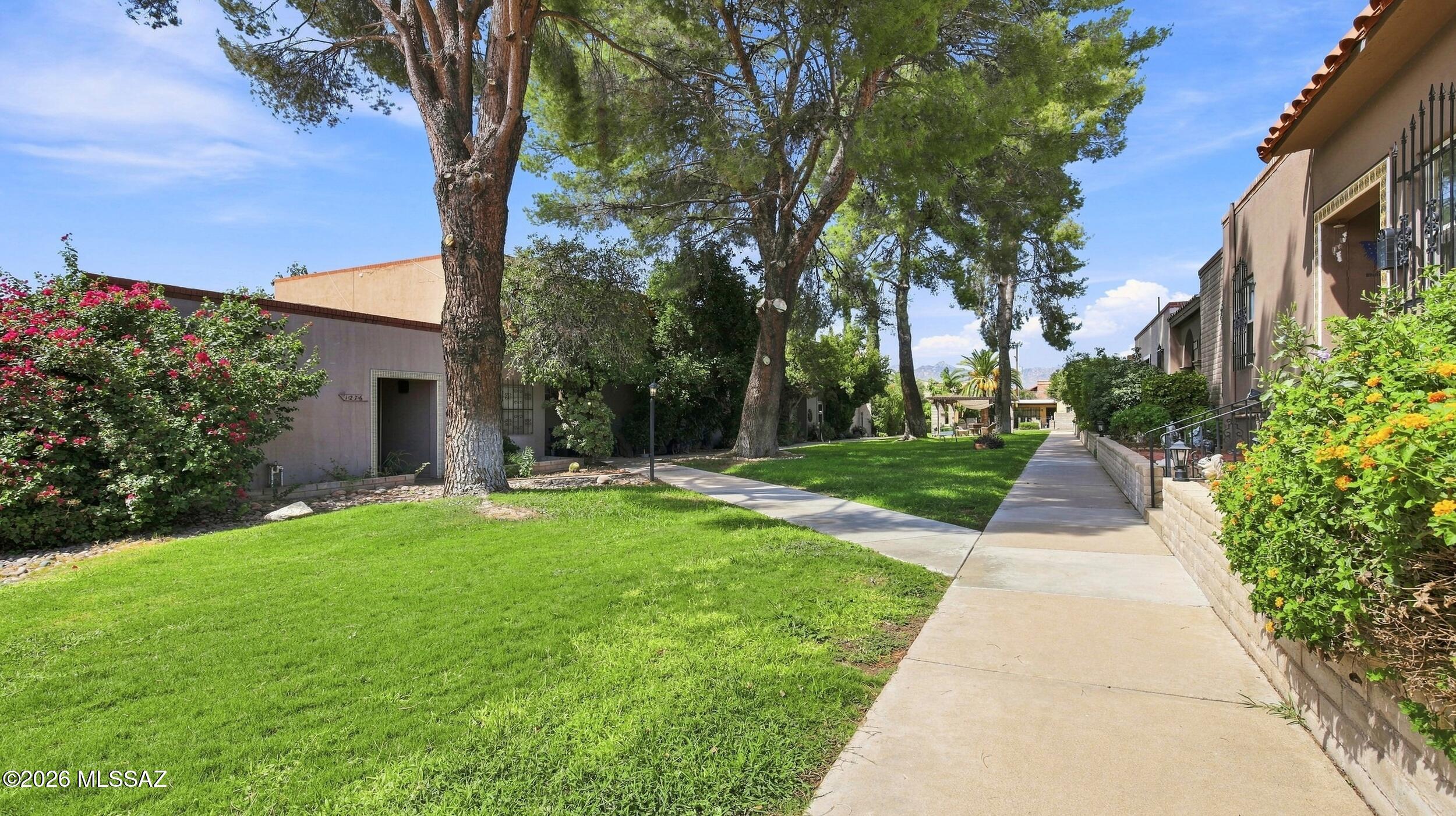 Rolling Hills Towne House - Residential