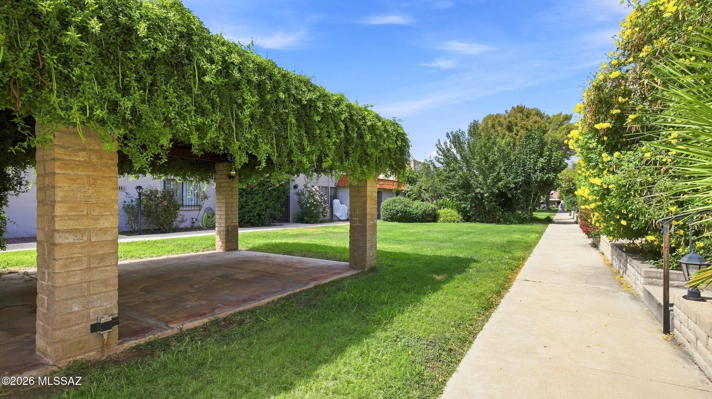 Rolling Hills Towne House - Residential