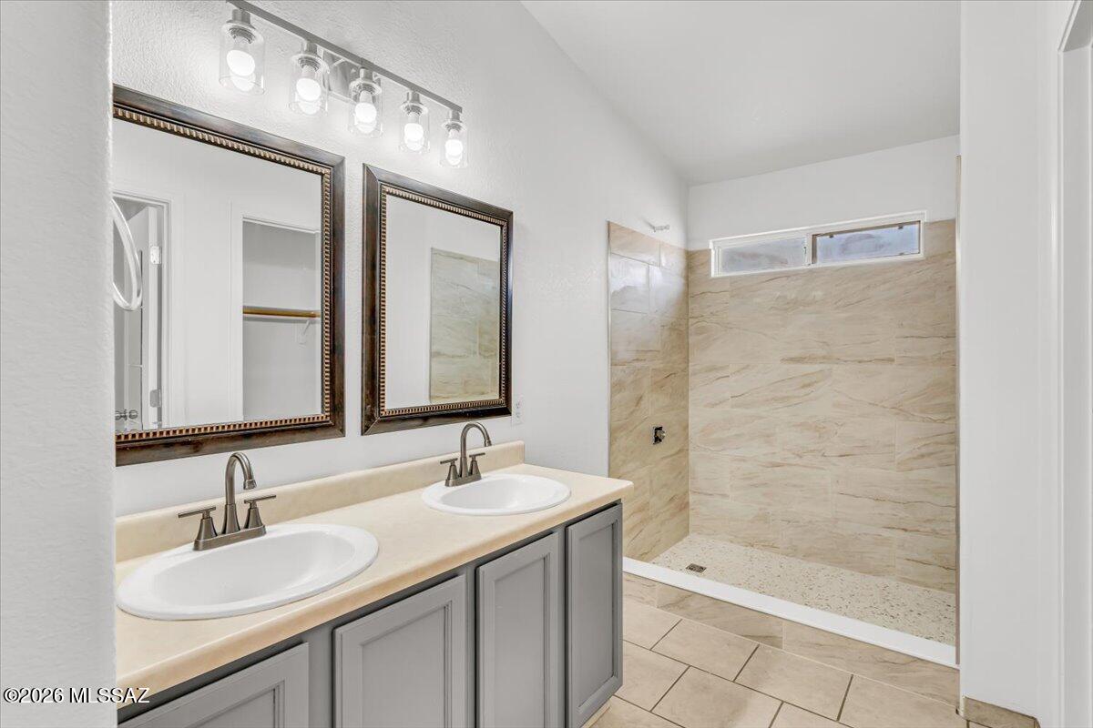 Elliott Homes At Rita Ranch (1-521) - Residential