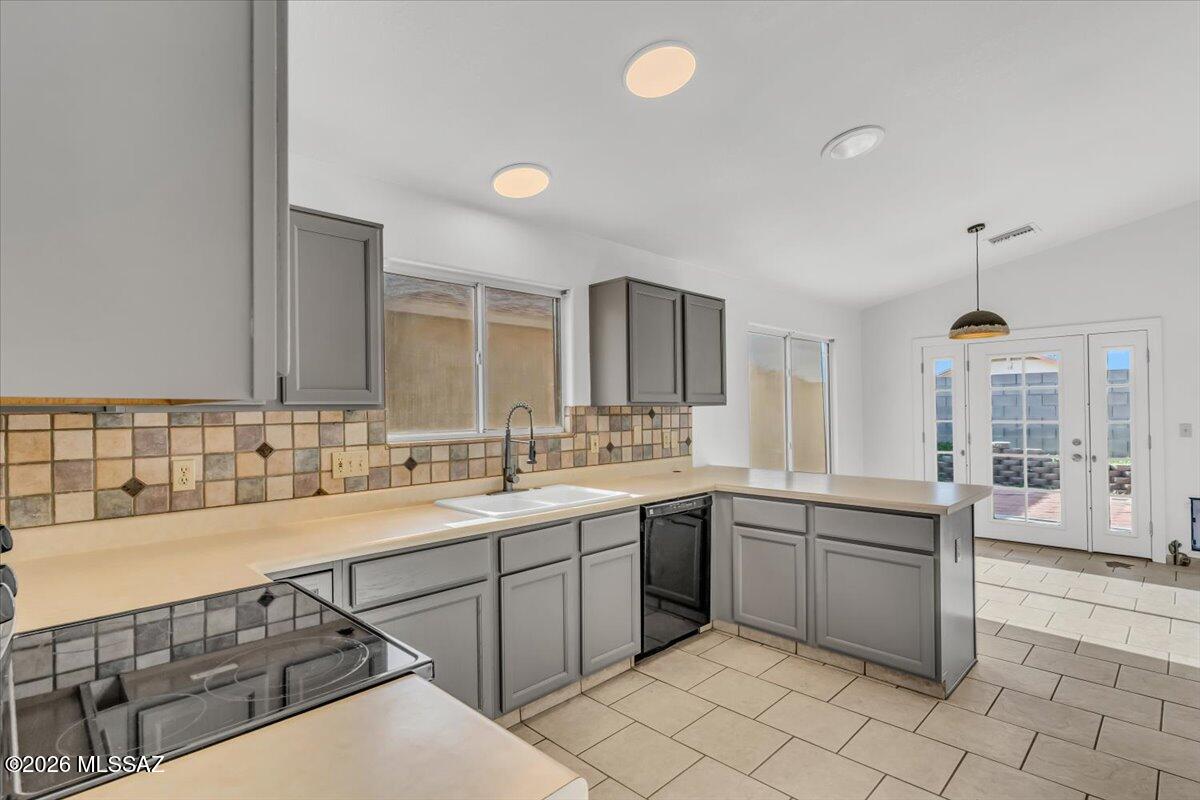 Elliott Homes At Rita Ranch (1-521) - Residential