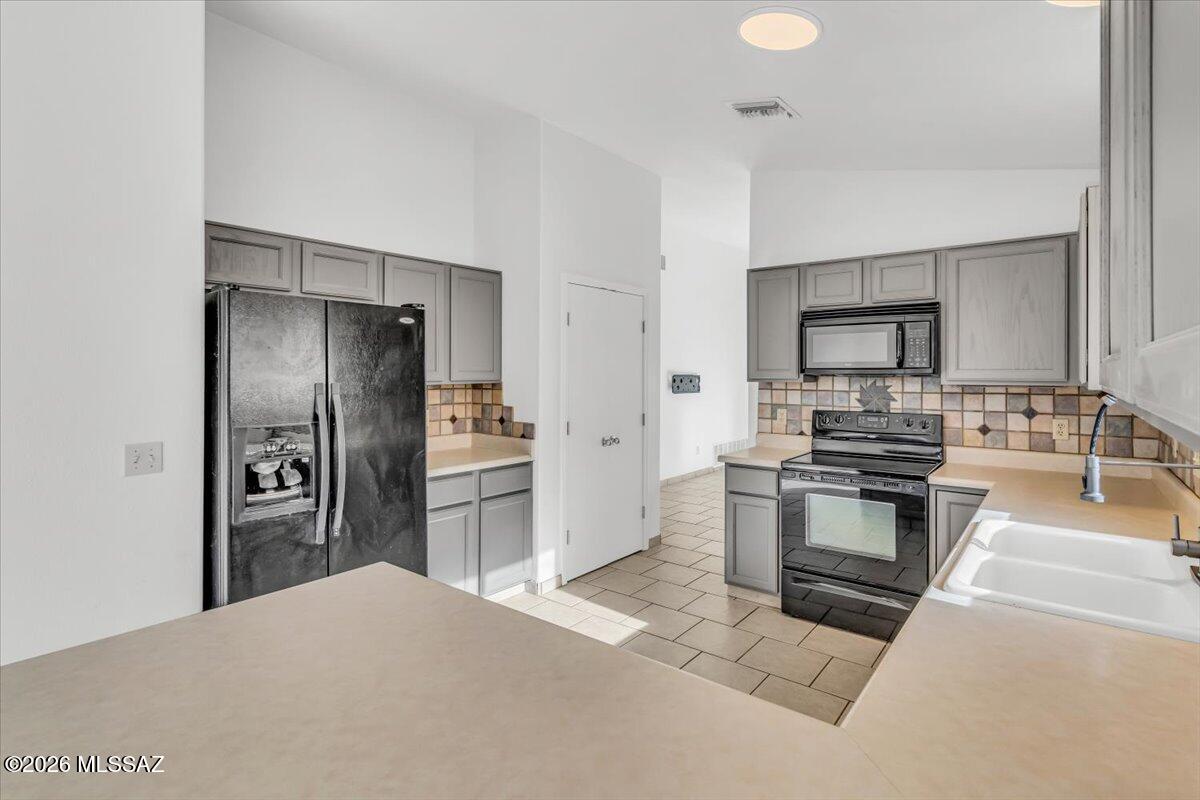 Elliott Homes At Rita Ranch (1-521) - Residential