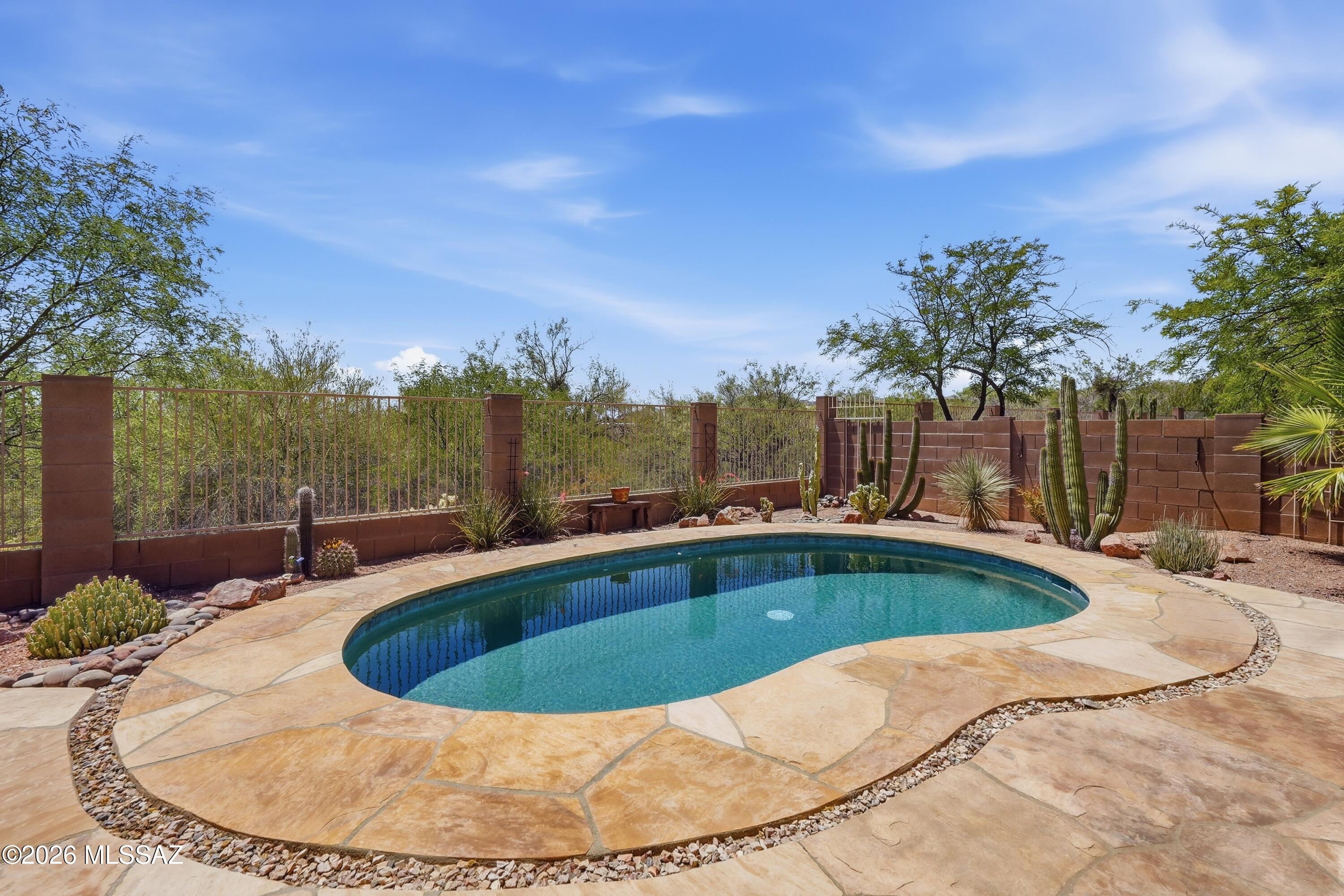 Rancho Vistoso NGHB 10 PCLS S,U & V - Residential