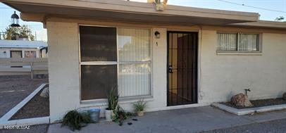 This vintage 1 bedroom/1 bath apartment features easy-care tile and laminate flooring throughout, a washer hookup, and a private yard. Conveniently located in a residential area with easy access to nearby shopping, dining, and other amenities.

1st months Rent Special $850.00
Security Deposit $850.00 or $0.00 With Approved Credit Apply see below for details
Cleaning Fee $300.00
Administrative Fee $149.00
Resident Benefits Package $65.00
If applicable $250 pet fee per pet and $5-$25 pet rent per month depending on pet screening profile
