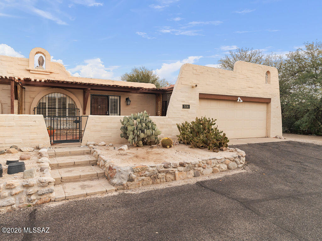 Back On the Market with * refreshed bathrooms *Fall in love with this charming Southwestern townhome. Located on River Road and Oracle Road,close to  parks, and schools, this townhome delivers the best of Tucson's North-Central lifestyle where convenience meets desert charm. Don't miss the chance to make this refreshed, move-in ready home your own!