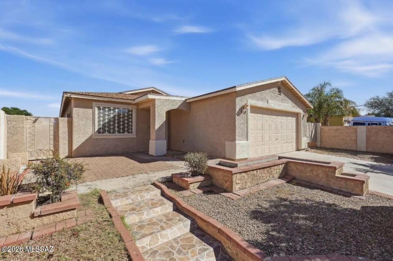 Esperanza Place (1-27) - Residential