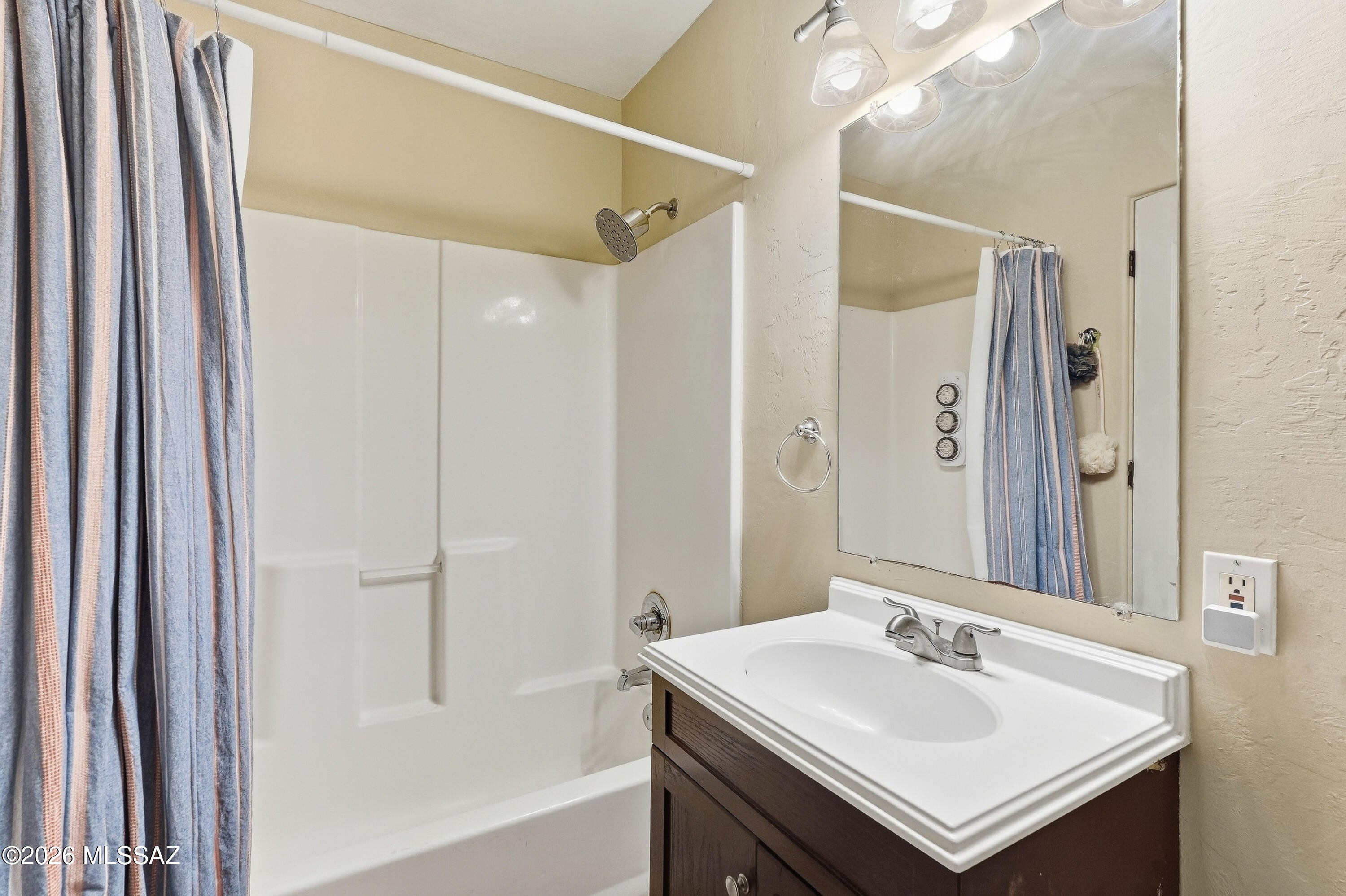 Esperanza Place (1-27) - Residential