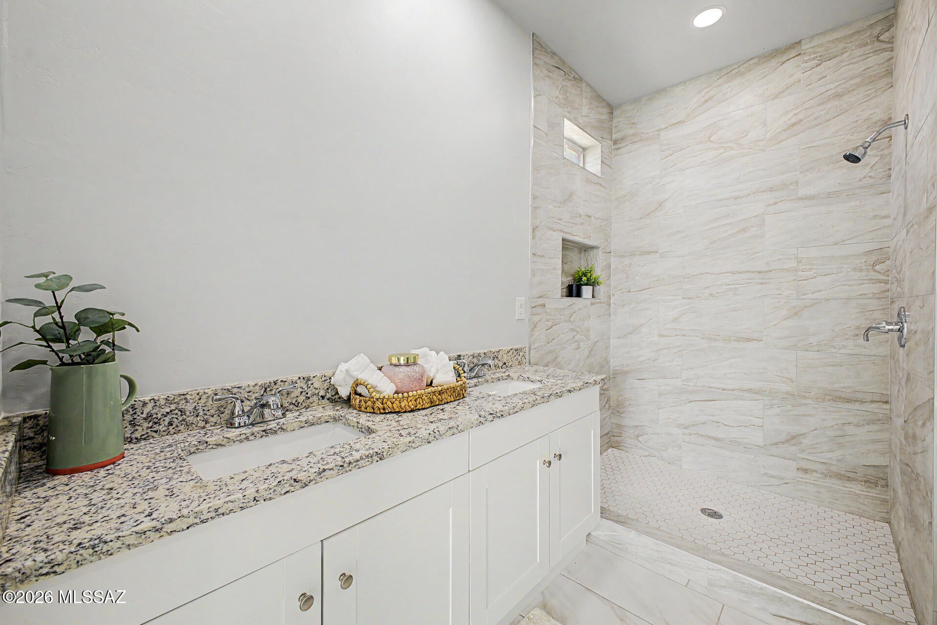 New Tucson Unit NO. 4 (1-203) - Residential