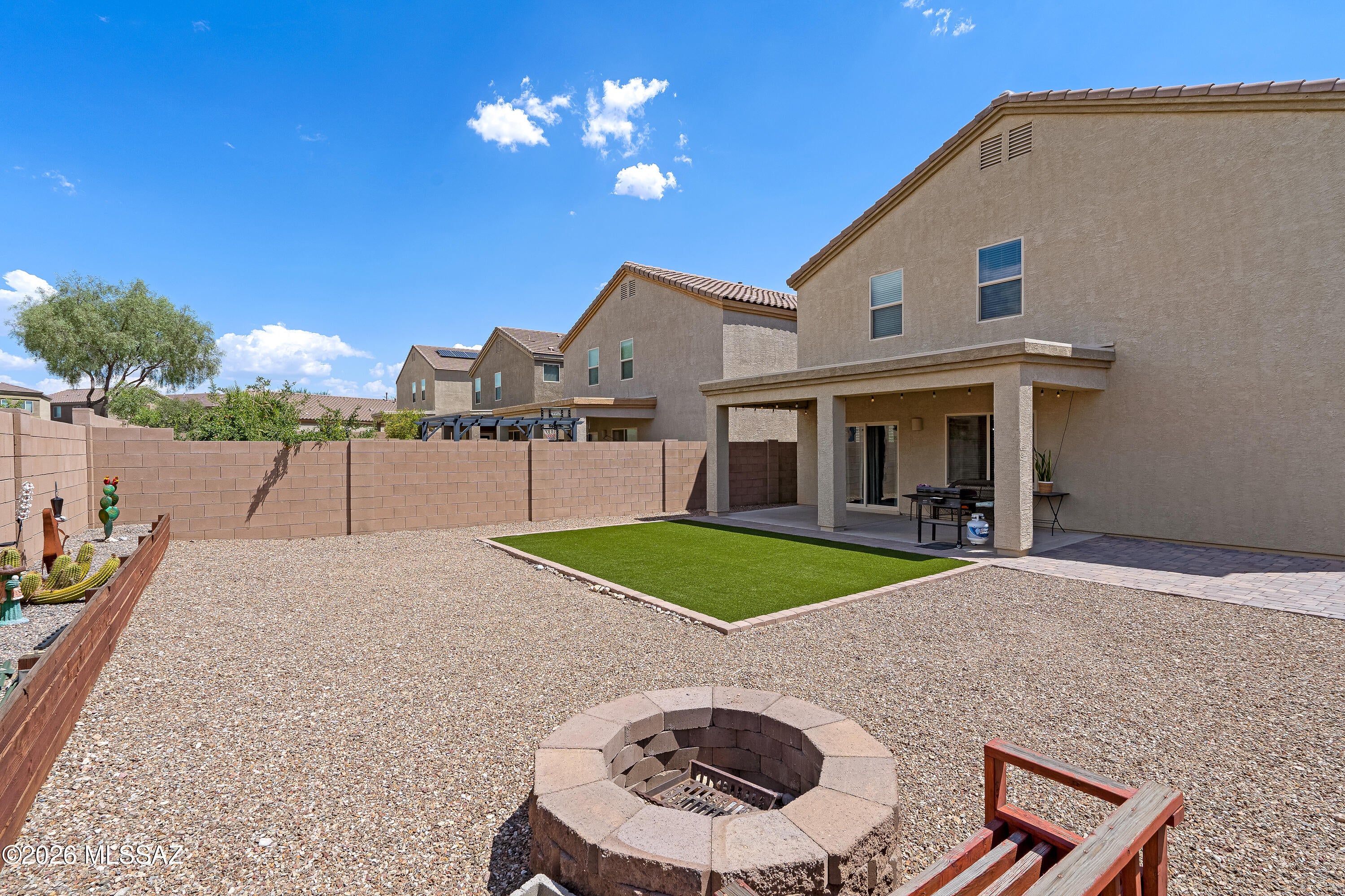 Vista Del Lago Norte SQ20140780198 - Residential