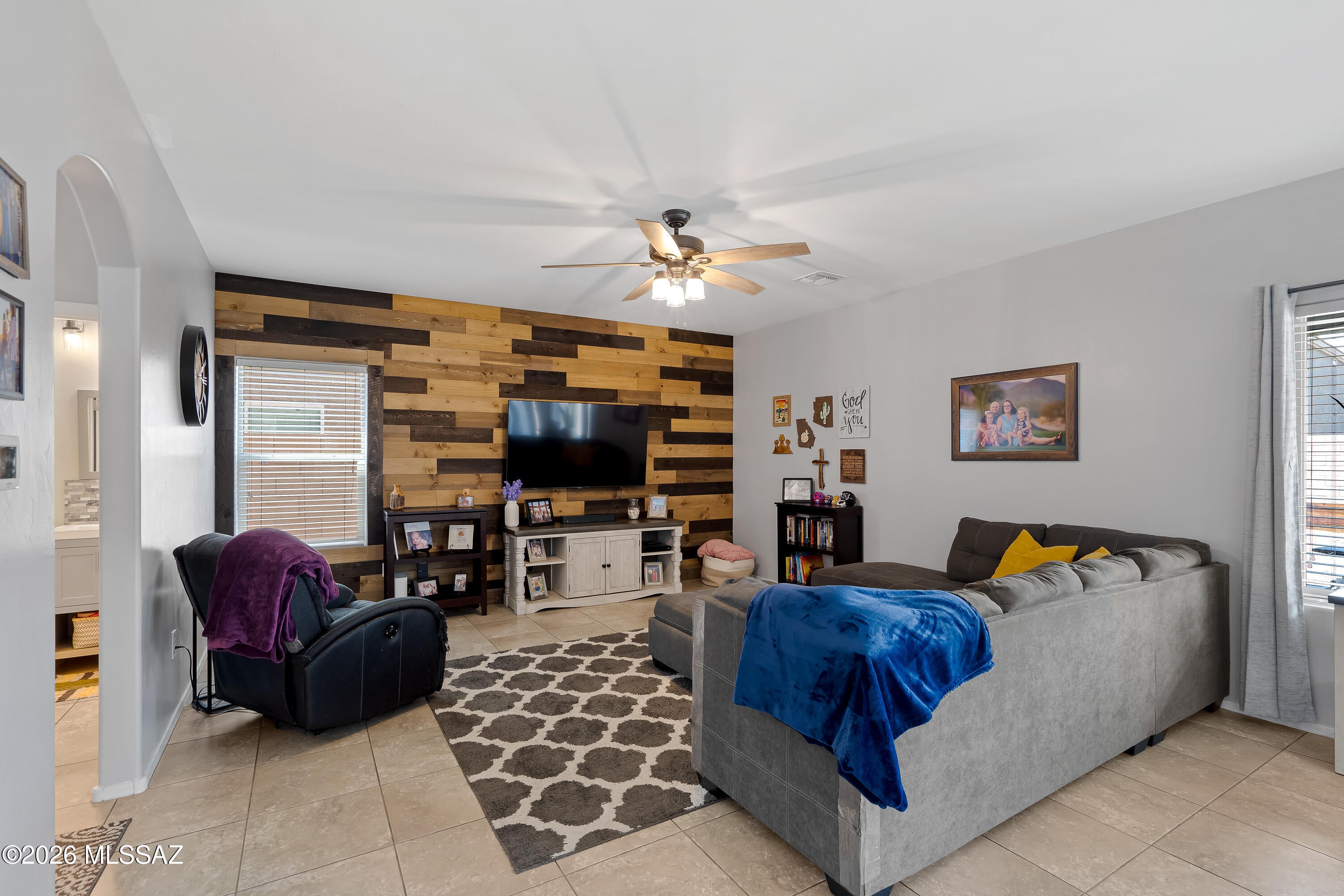 Vista Del Lago Norte SQ20140780198 - Residential