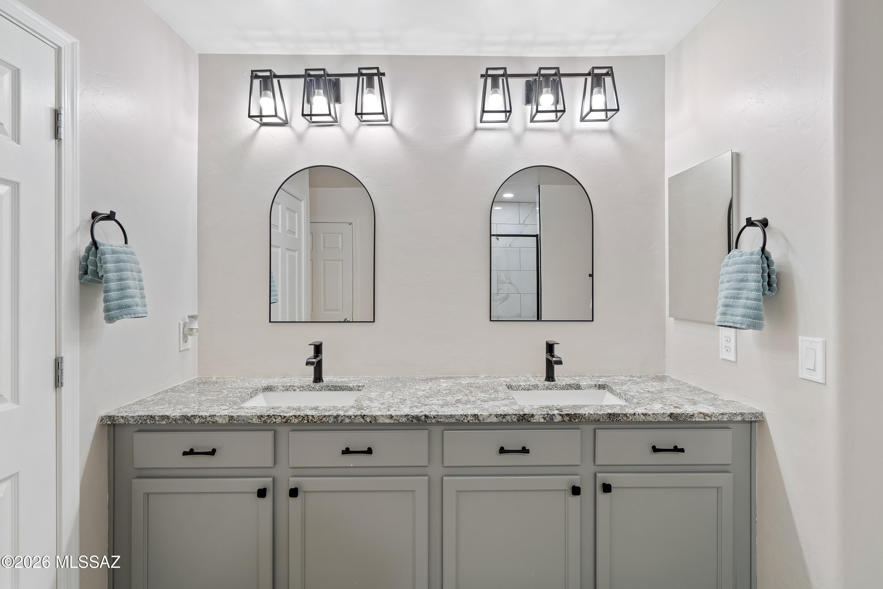 Vista Del Lago Norte SQ20140780198 - Residential