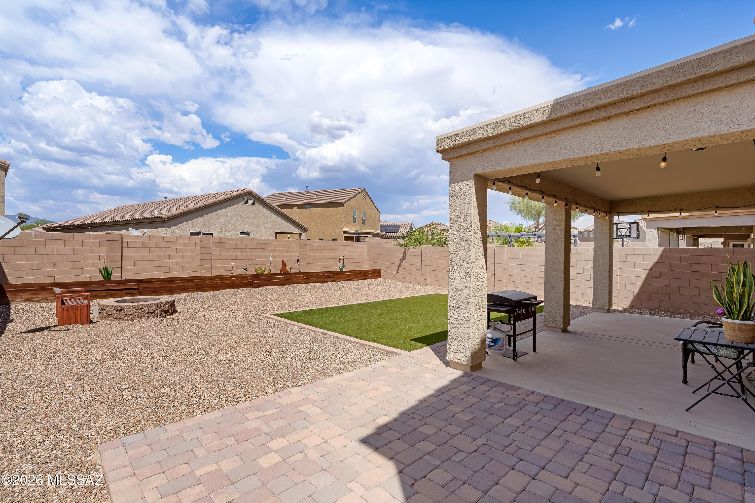 Vista Del Lago Norte SQ20140780198 - Residential