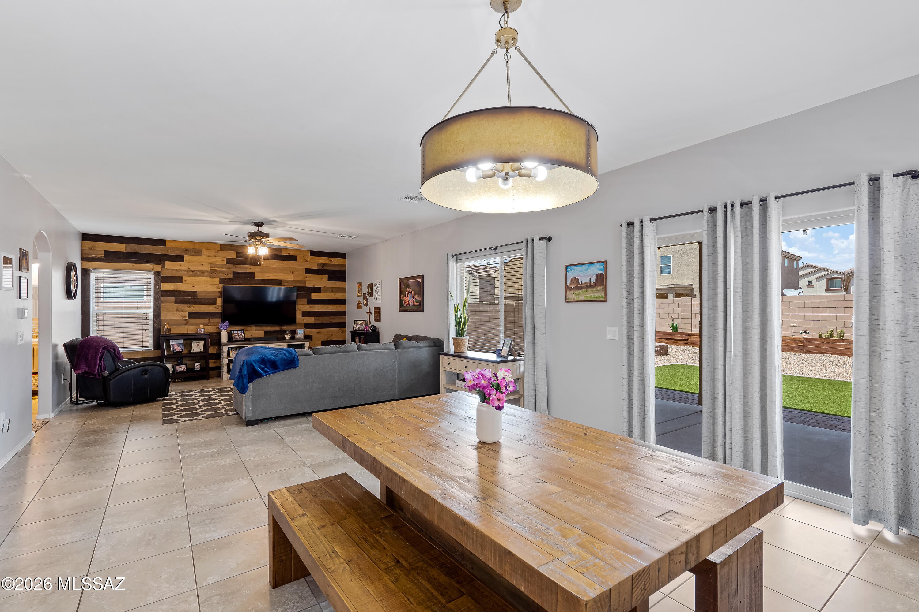 Vista Del Lago Norte SQ20140780198 - Residential