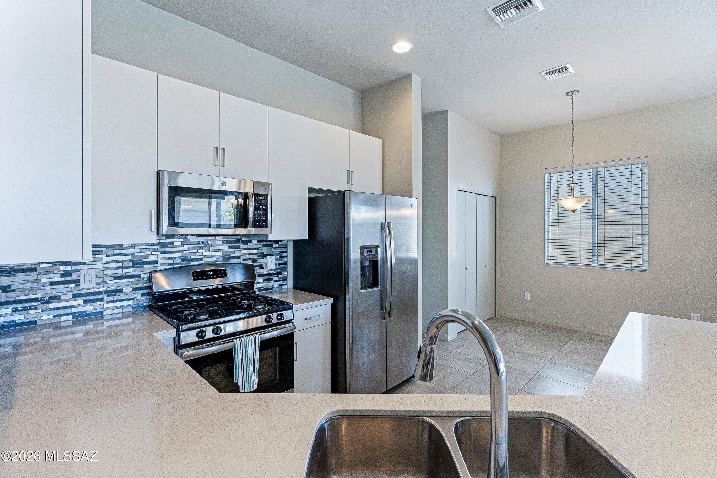 Elementary Place SQ20163230723 - Residential