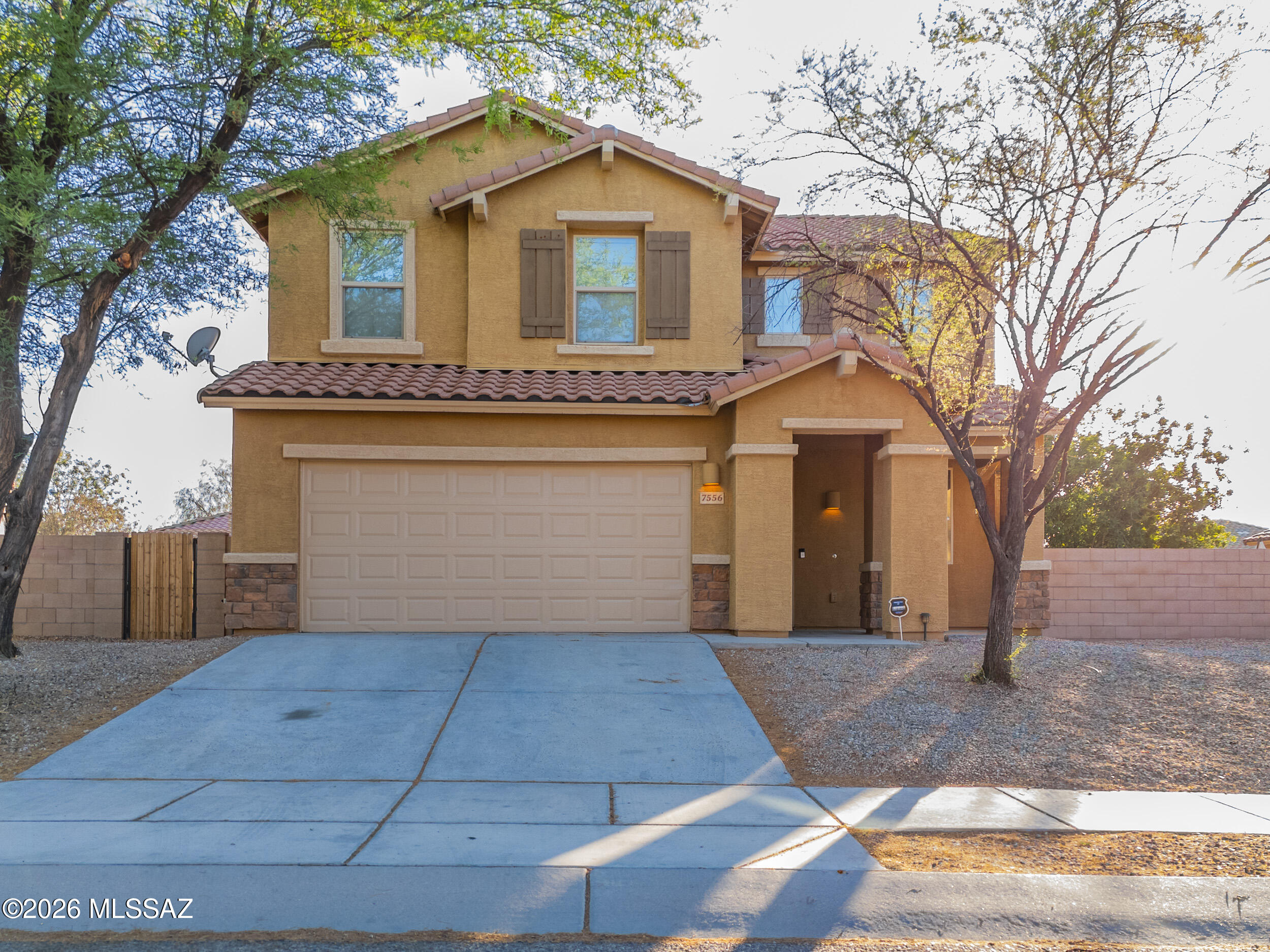 Welcome to this beautifully maintained 5-bedroom, 3-bathroom home in the highly desirable Star Valley community! Situated on one of the subdivision's premium oversized lots, this home offers exceptional space, comfort, and value both inside and out.
Designed for modern living, the versatile floor plan is perfect for families, guests, multi-generational living, or a home office. Enjoy brand-new kitchen appliances and new carpet throughout, giving the home a fresh, move-in-ready feel.
Located near parks, walking paths, schools, shopping, dining, and growing business developments, this home combines peaceful neighborhood living with everyday convenience.
With its spacious layout, modern updates, oversized premium lot, and prime location, this Star Valley gem is ready to welcome you home.