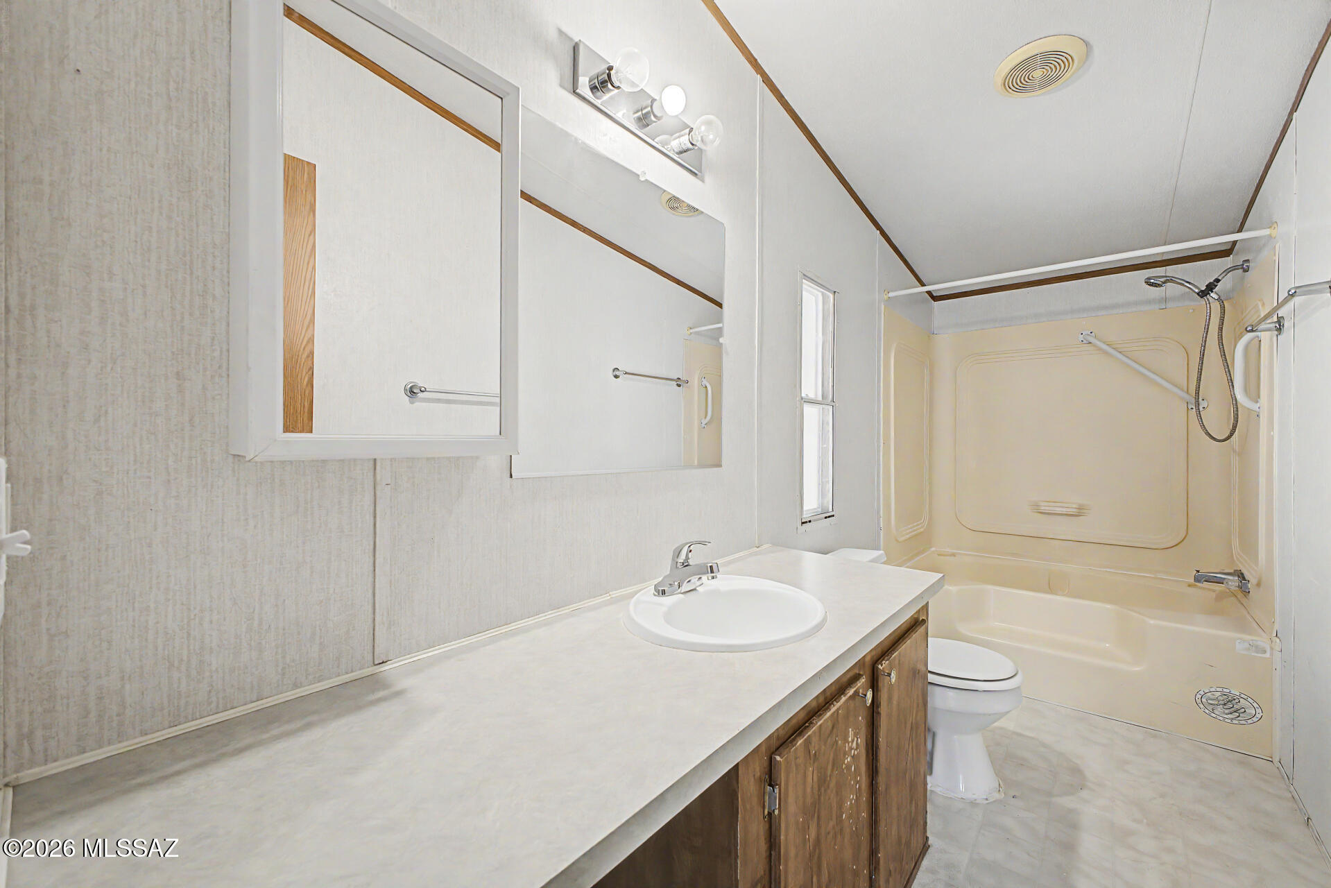 Country Club Terrace (1-108) - Residential