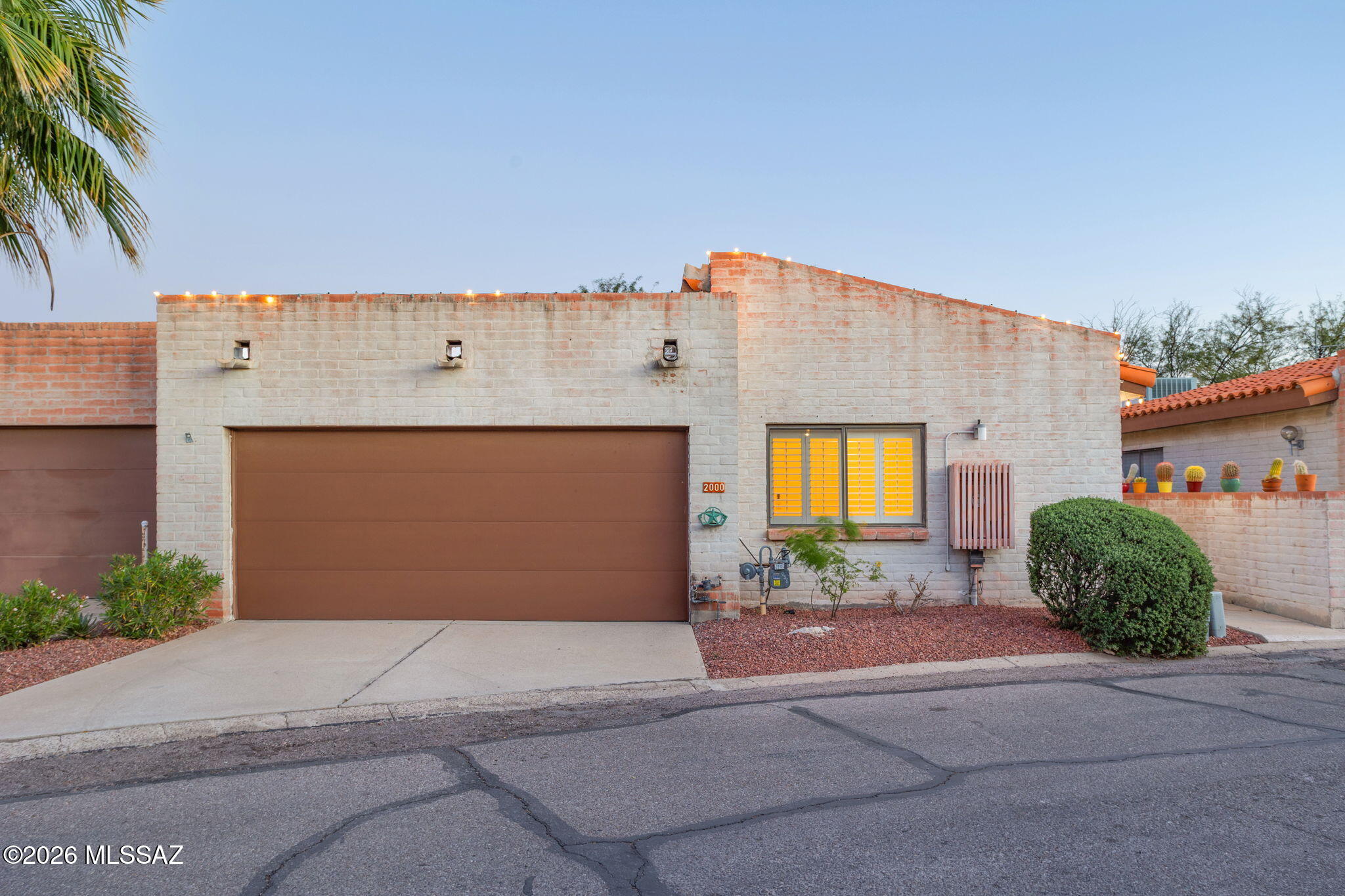 Lovely 3-bed, 2-bath townhome in the desirable Foothills Ridge area of Tucson's Catalina Foothills. This spacious 2,195 sq ft home features an open floorplan, updated kitchen, high ceilings, and a comfortable primary suite. Enjoy outdoor living with a covered patio and low-maintenance yard, plus community amenities including a pool and tennis courts. Great location close to shopping, dining, schools, and major routes.