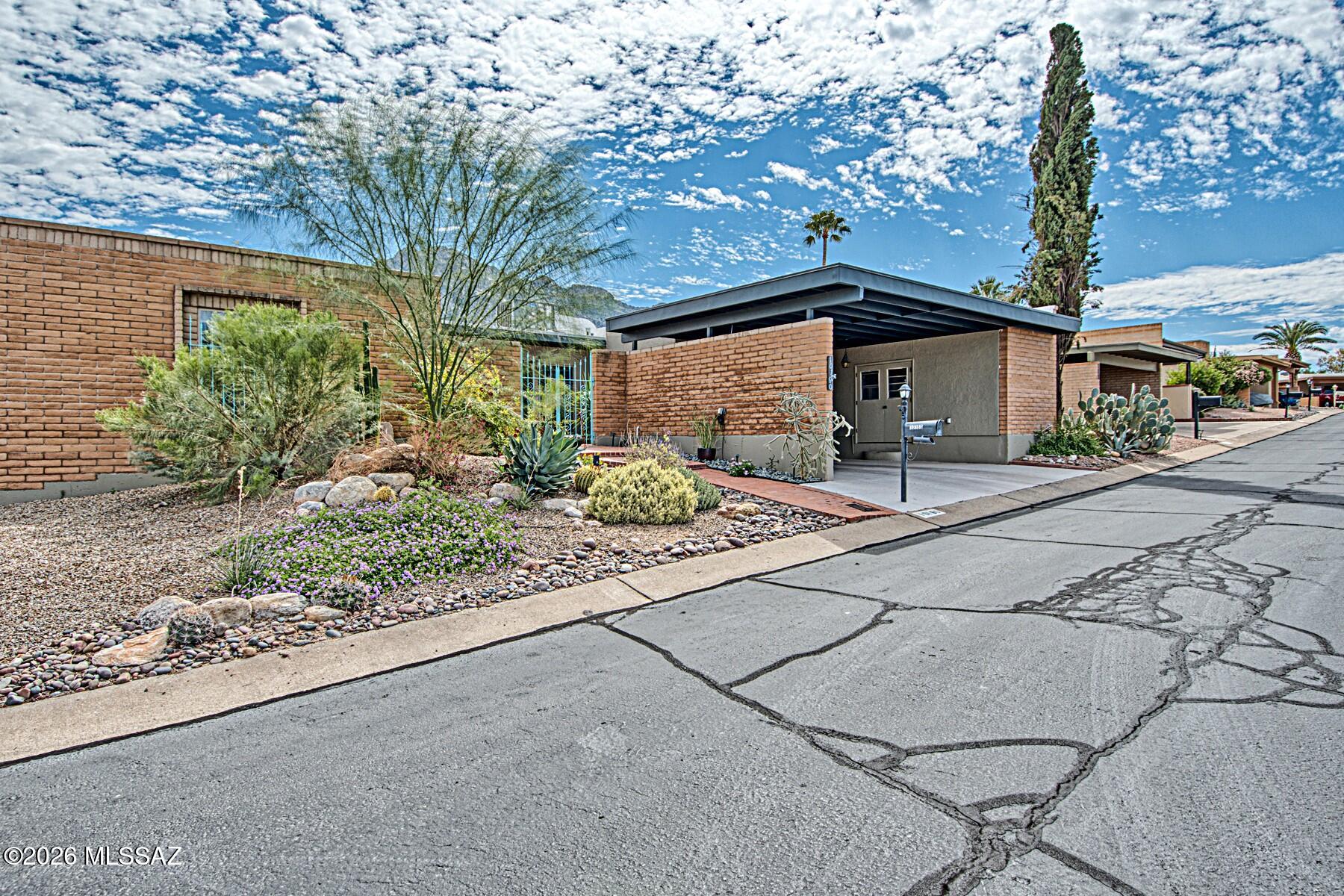 Oro Valley Townhouses (47-52, 58-91) - Residential