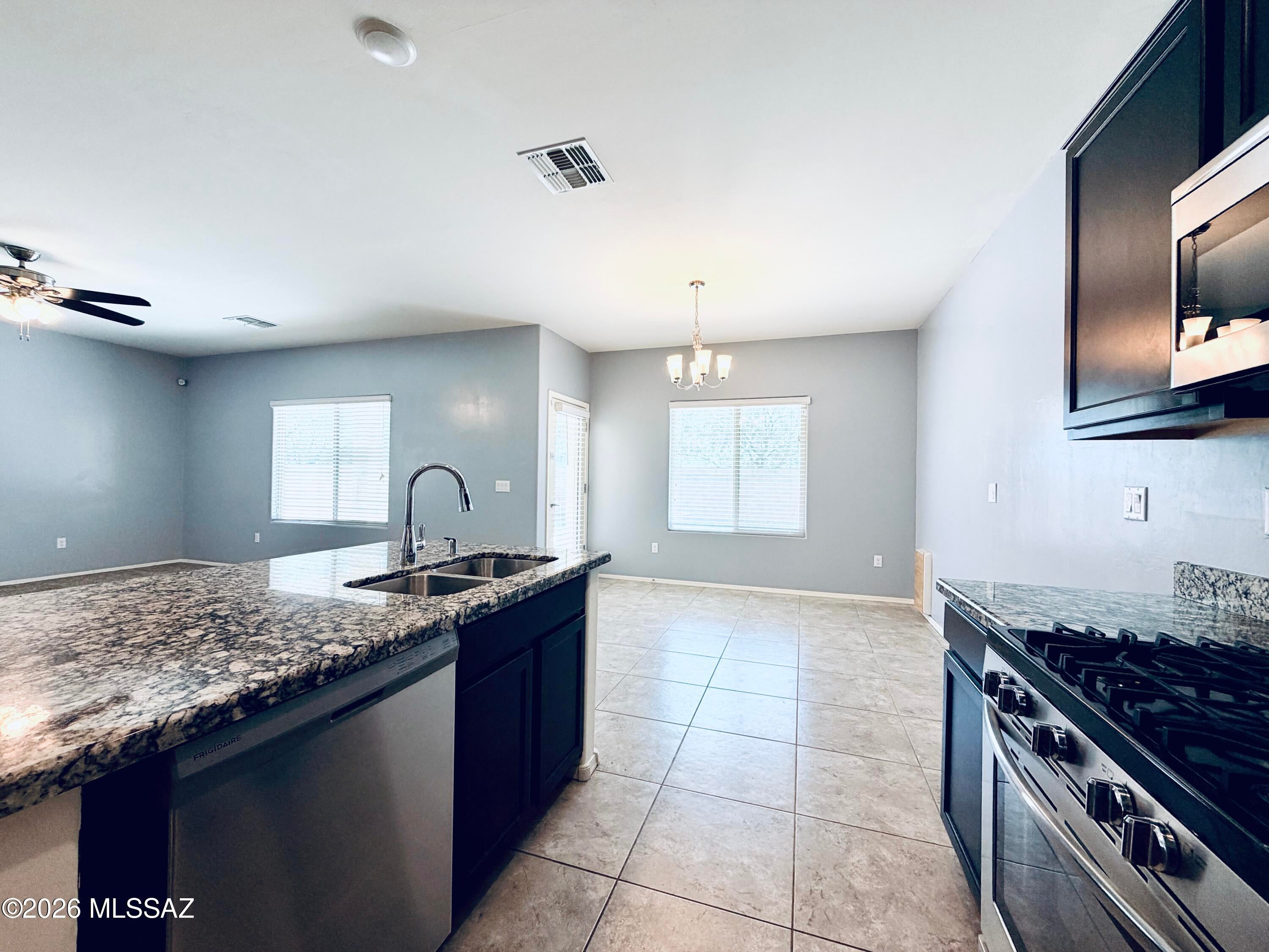 Vista Del Lago Norte SQ20140780198 - Residential Lease