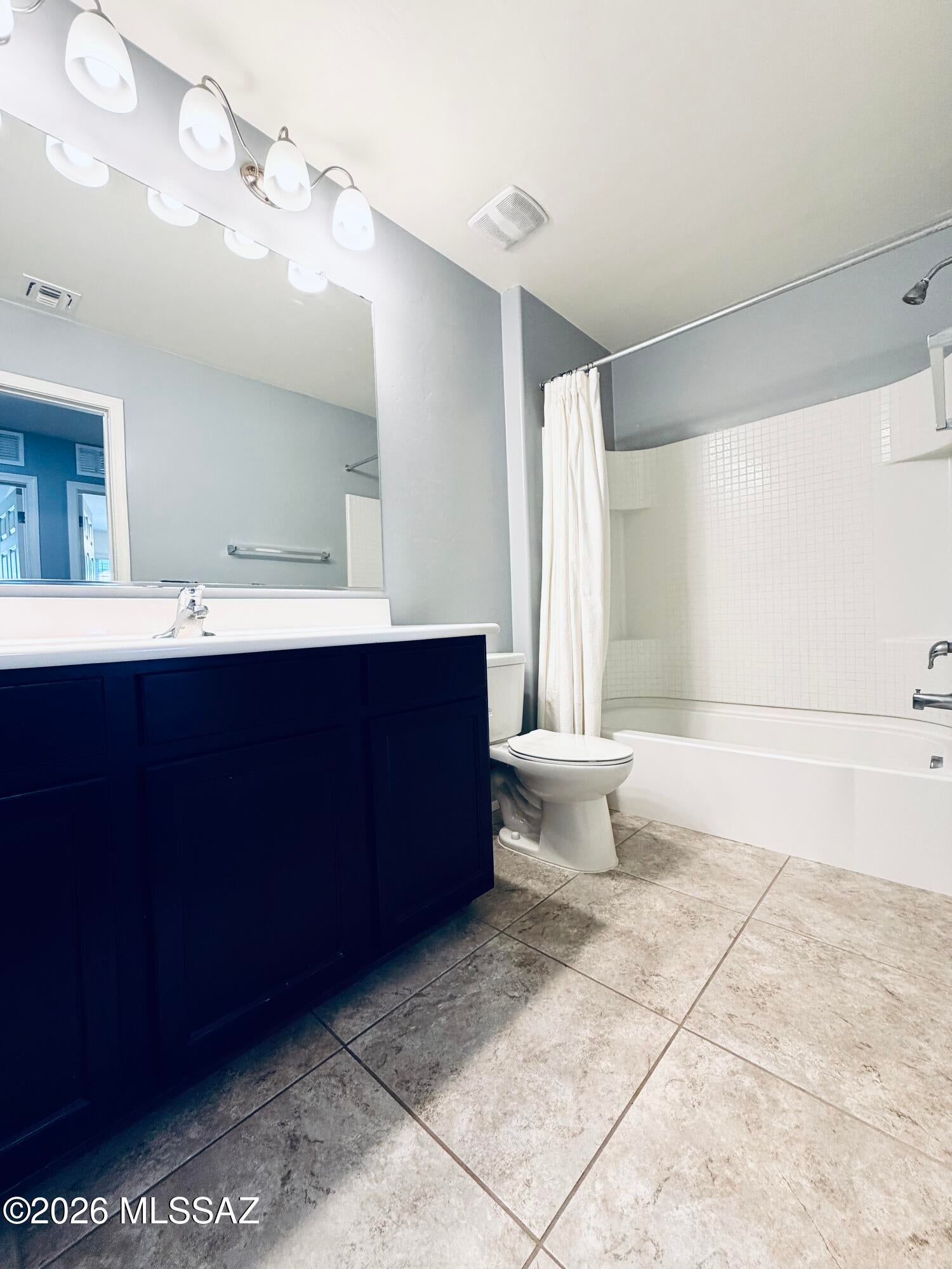 Vista Del Lago Norte SQ20140780198 - Residential Lease