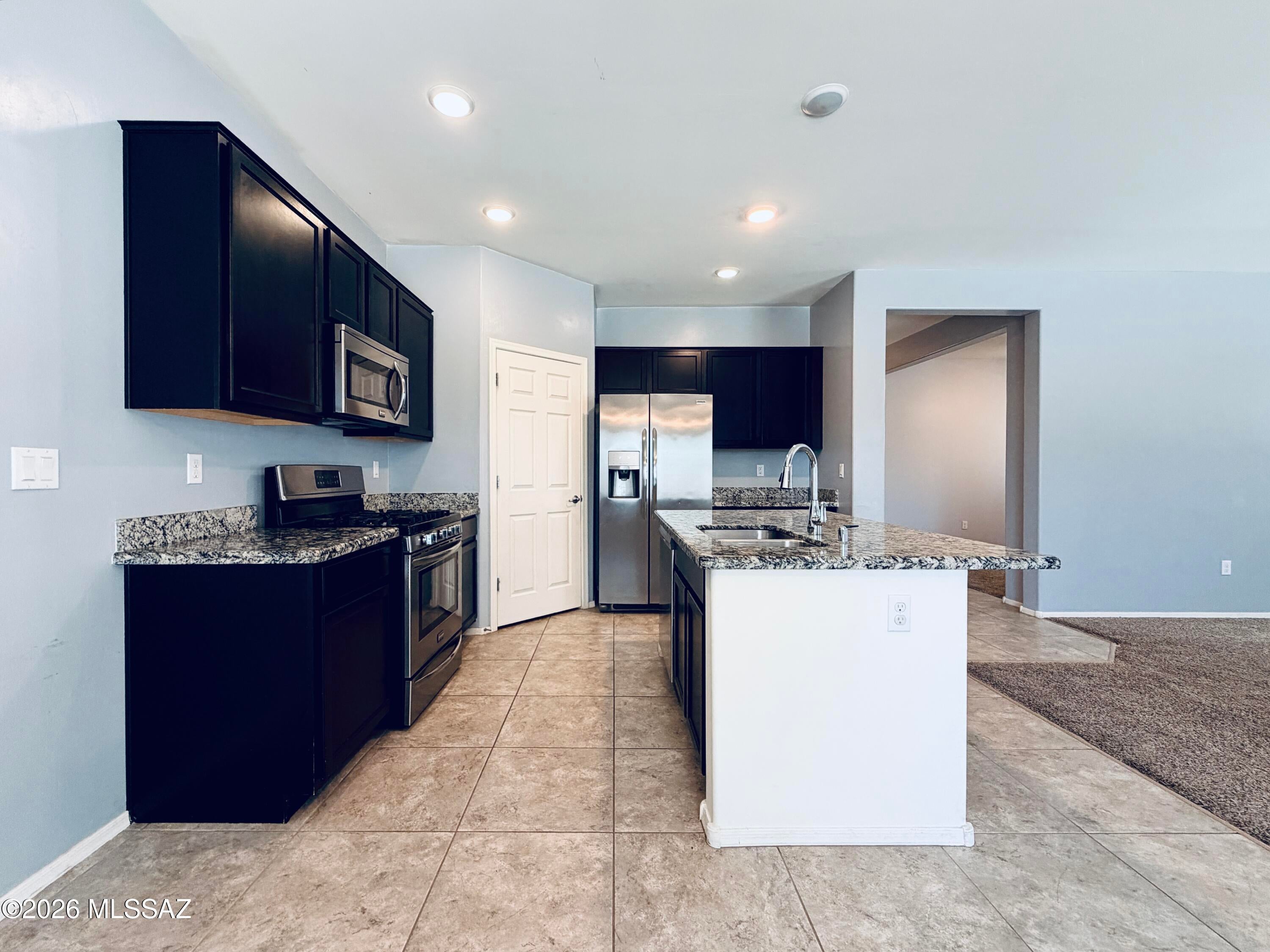 Vista Del Lago Norte SQ20140780198 - Residential Lease