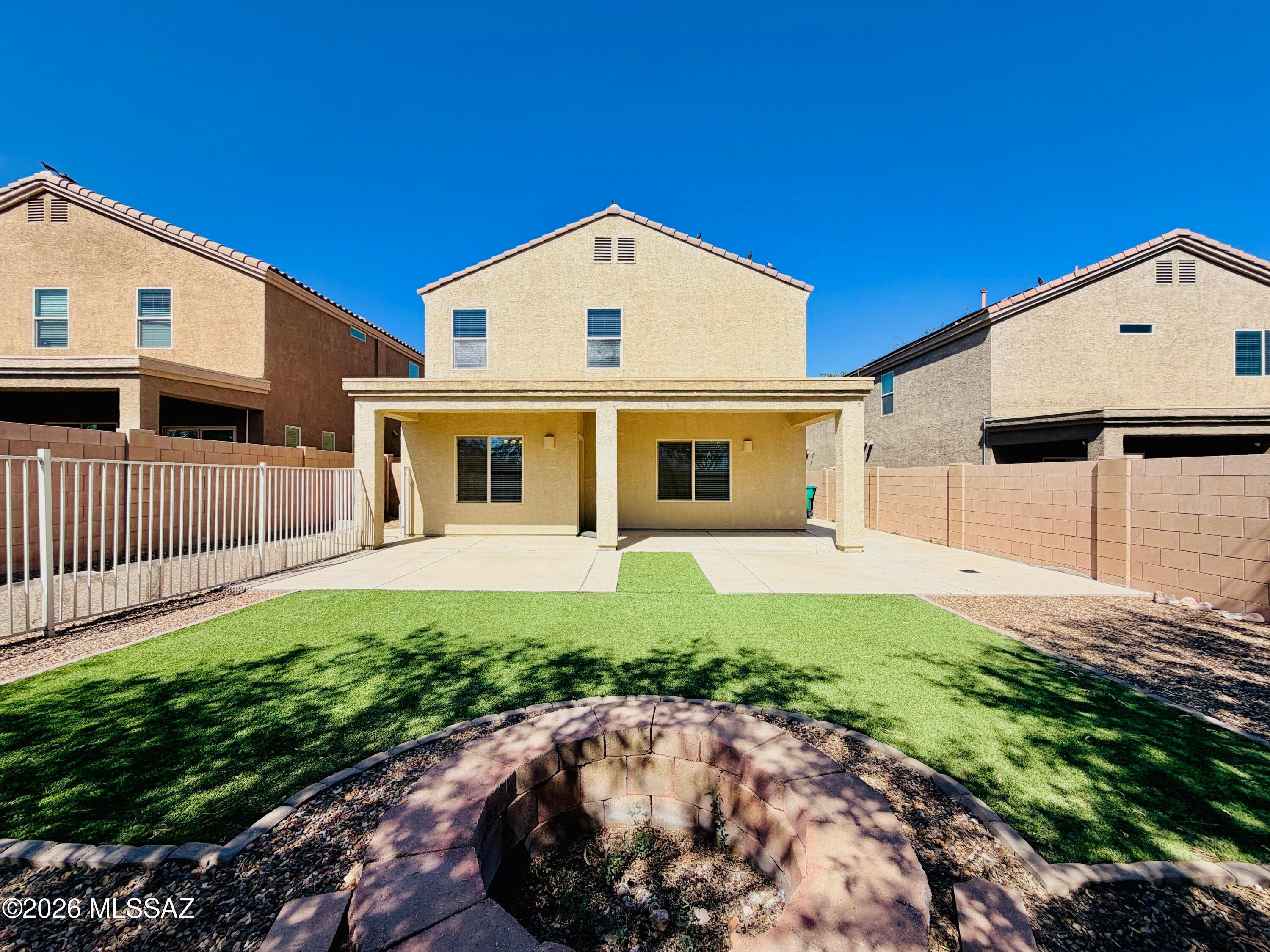 Vista Del Lago Norte SQ20140780198 - Residential Lease
