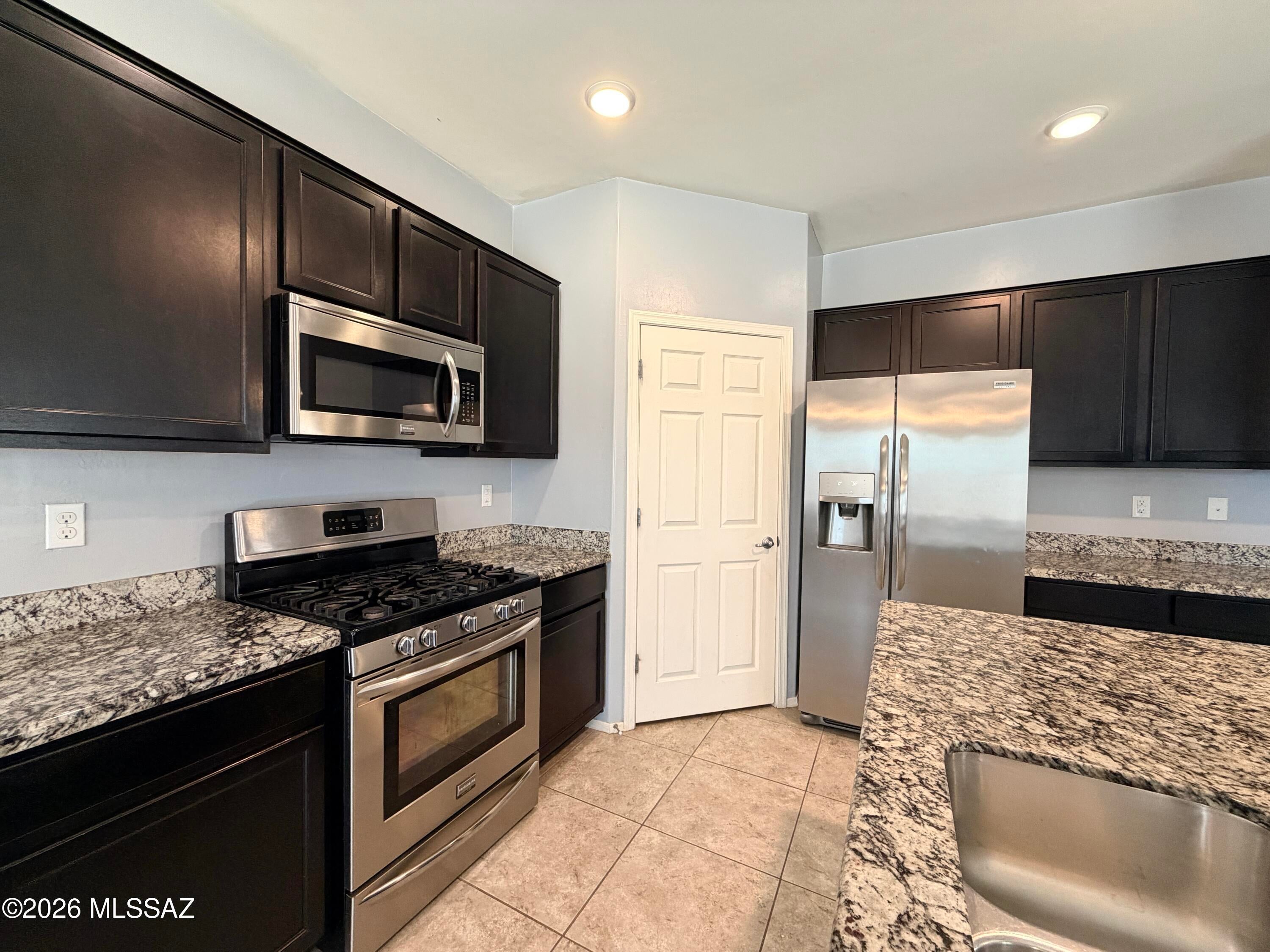 Vista Del Lago Norte SQ20140780198 - Residential Lease