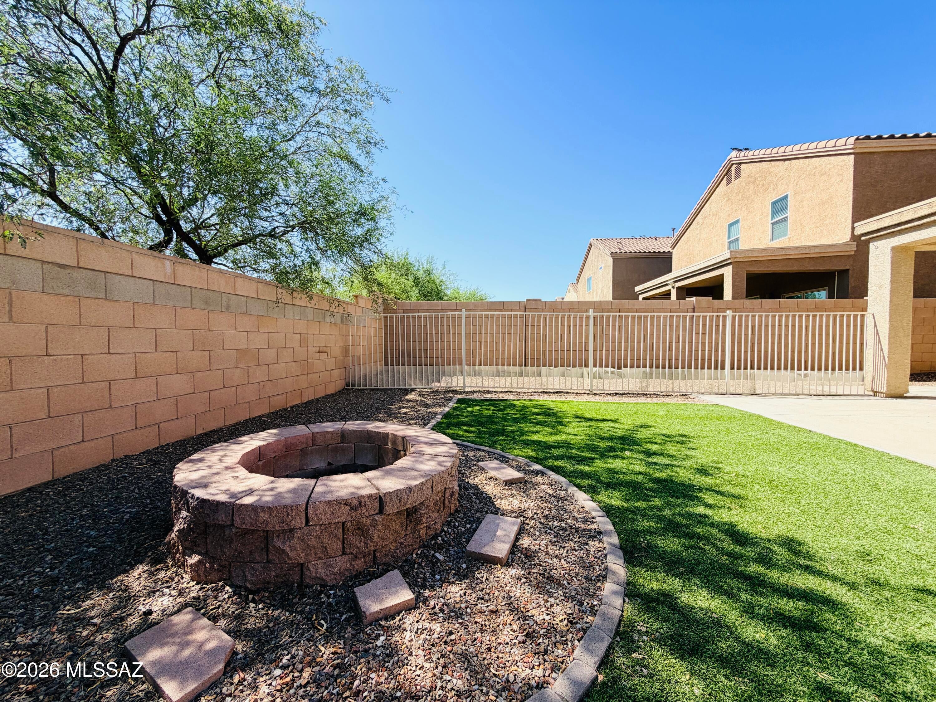 Vista Del Lago Norte SQ20140780198 - Residential Lease