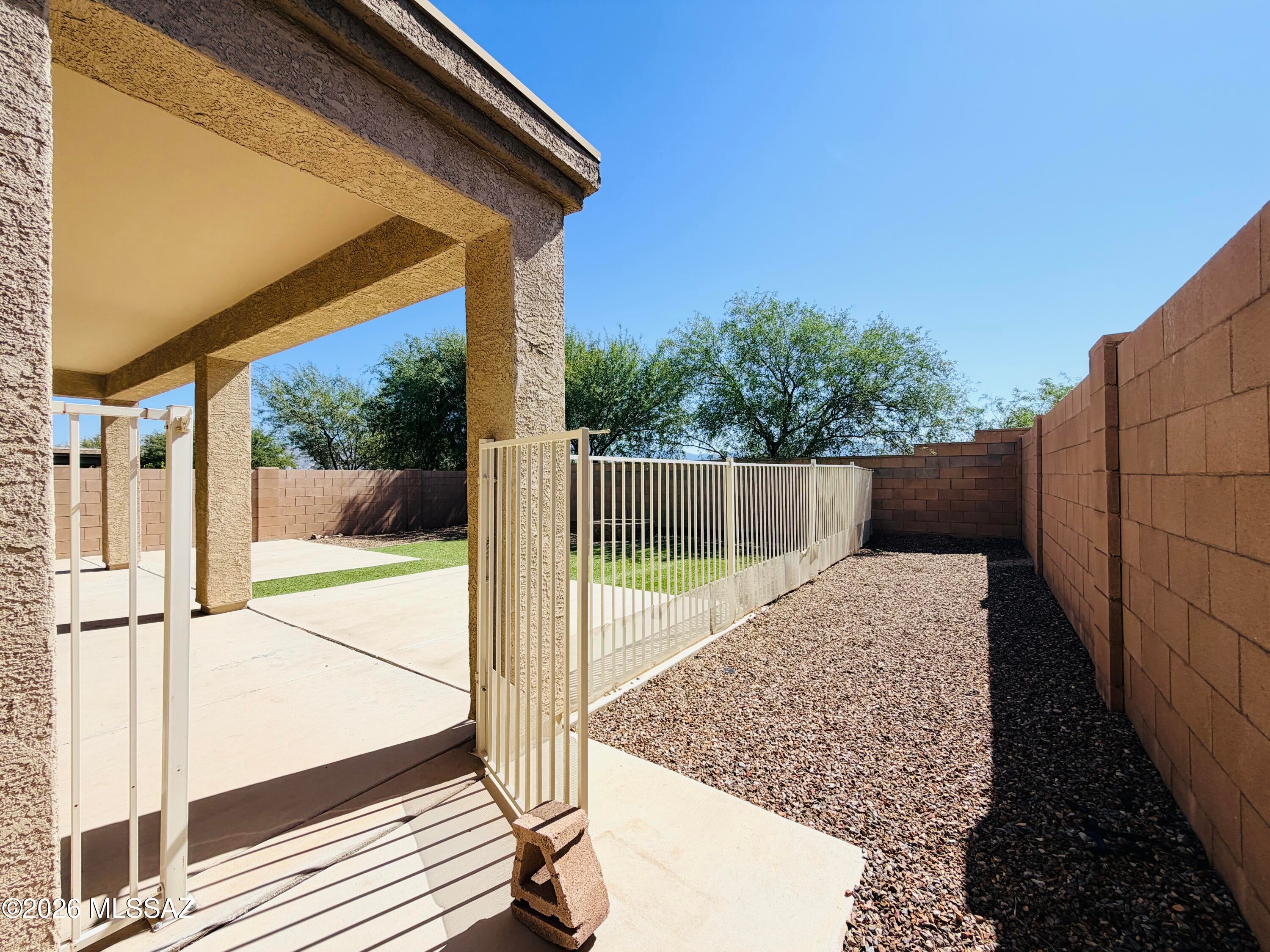 Vista Del Lago Norte SQ20140780198 - Residential Lease