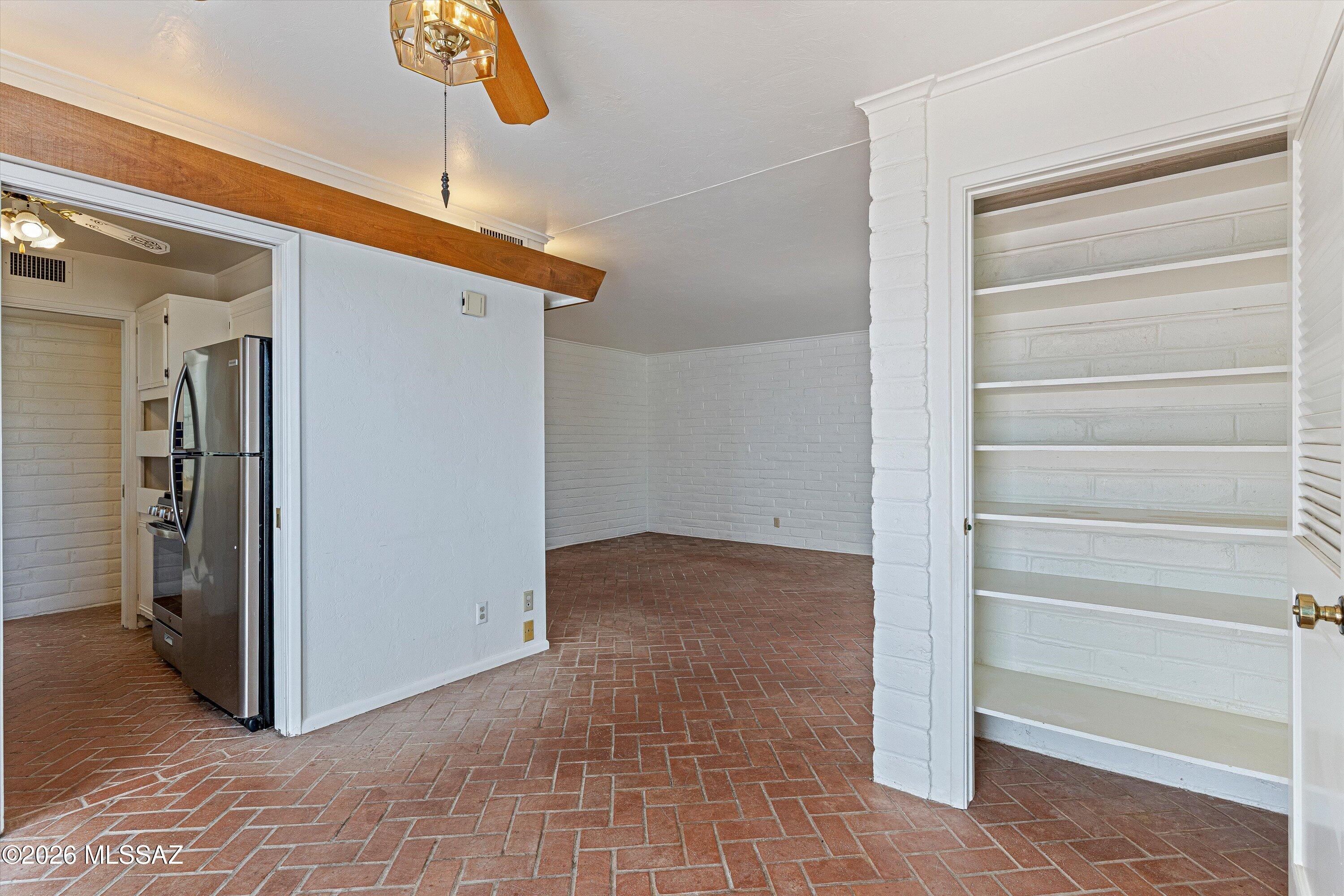 Las Lomitas (1) - Residential