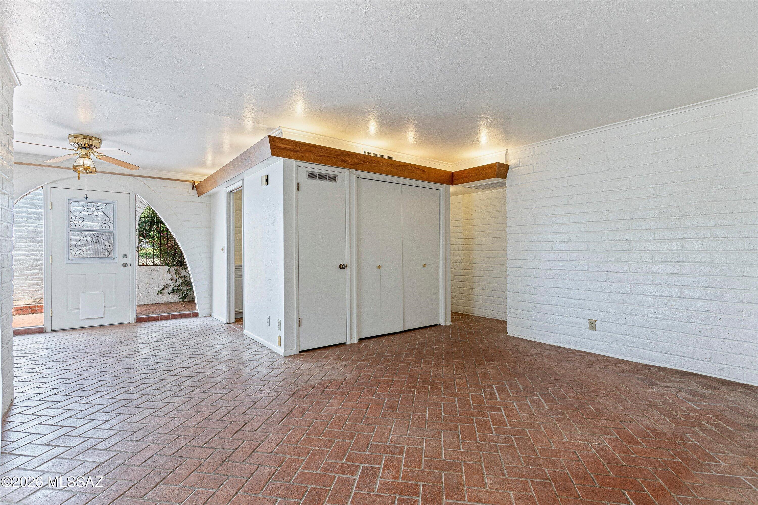 Las Lomitas (1) - Residential