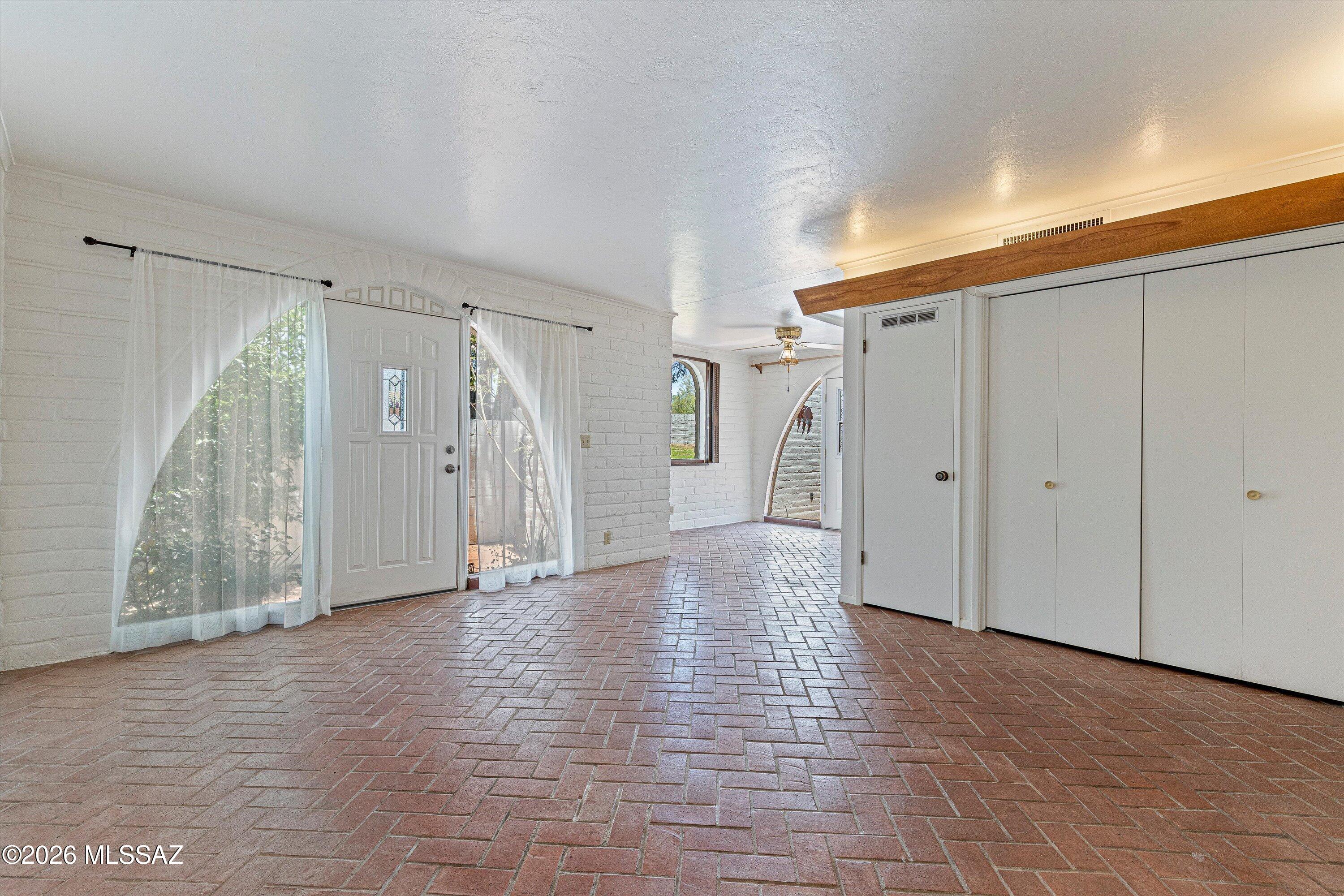 Las Lomitas (1) - Residential
