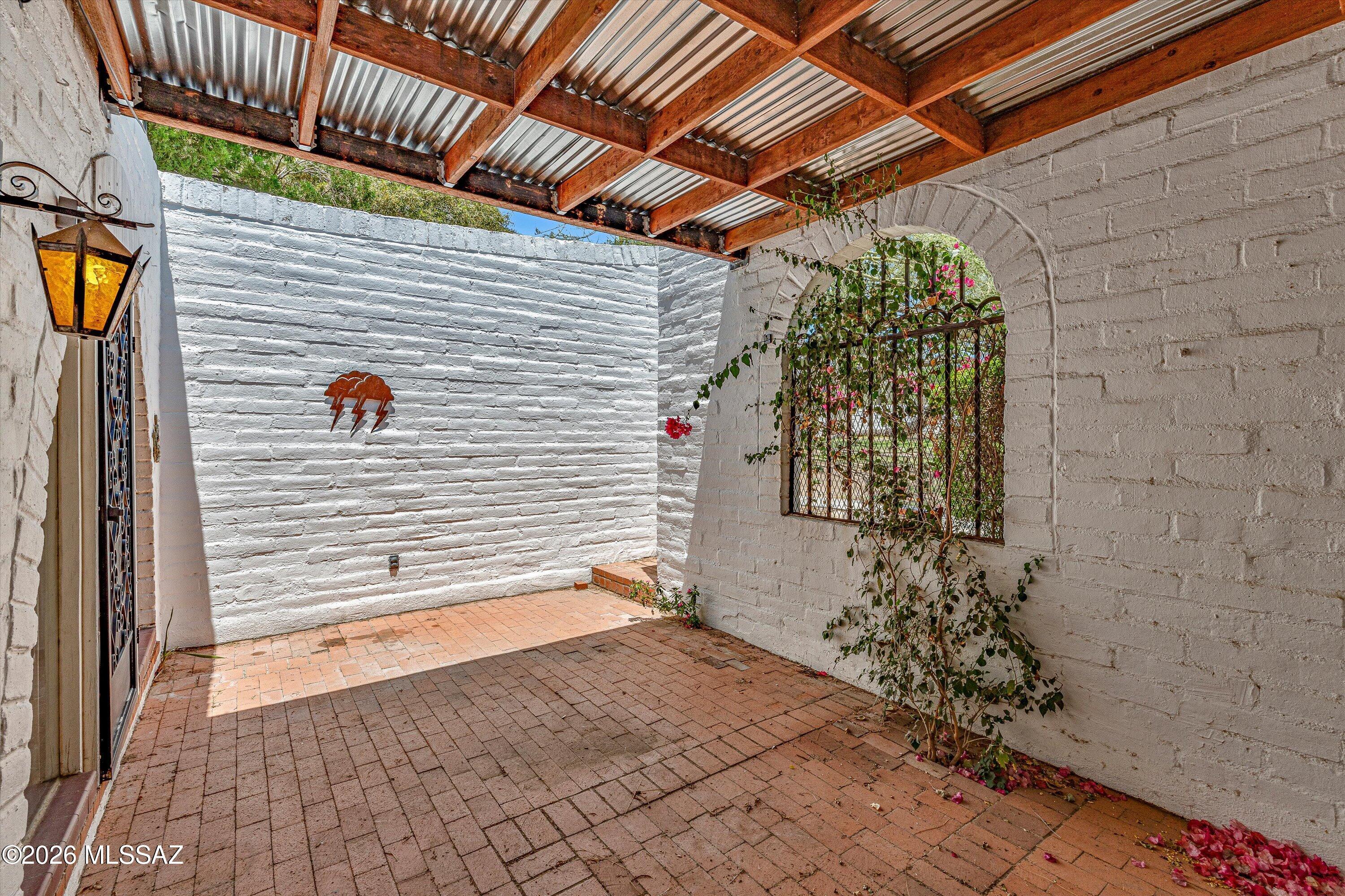 Las Lomitas (1) - Residential