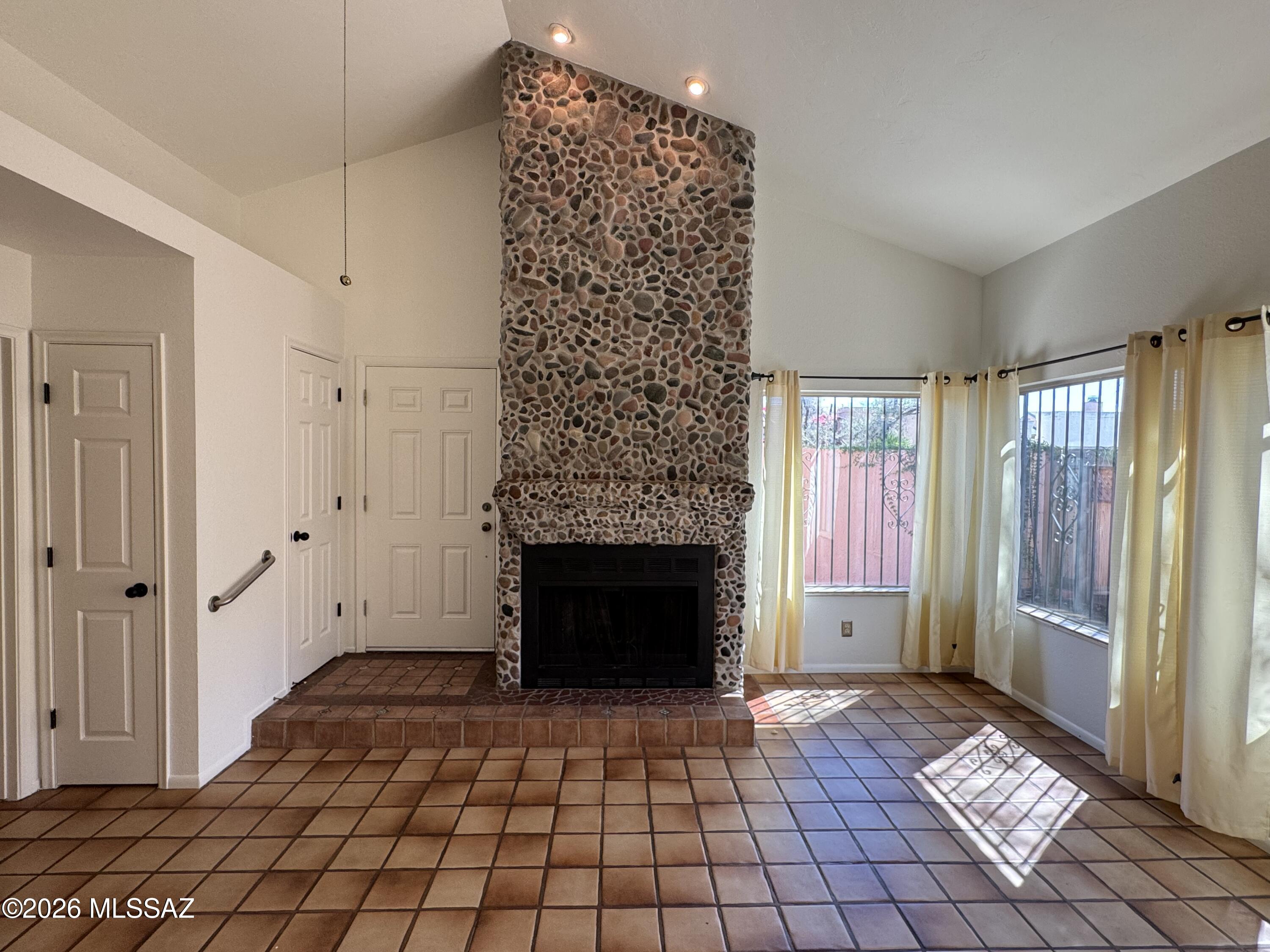 Casa Gallego (1-76) - Residential