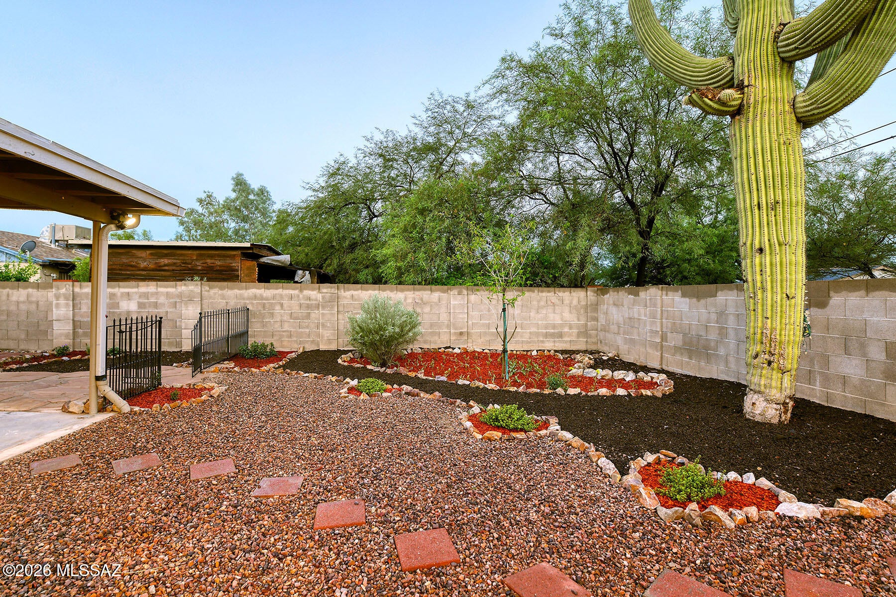 Country Club Manor - Residential