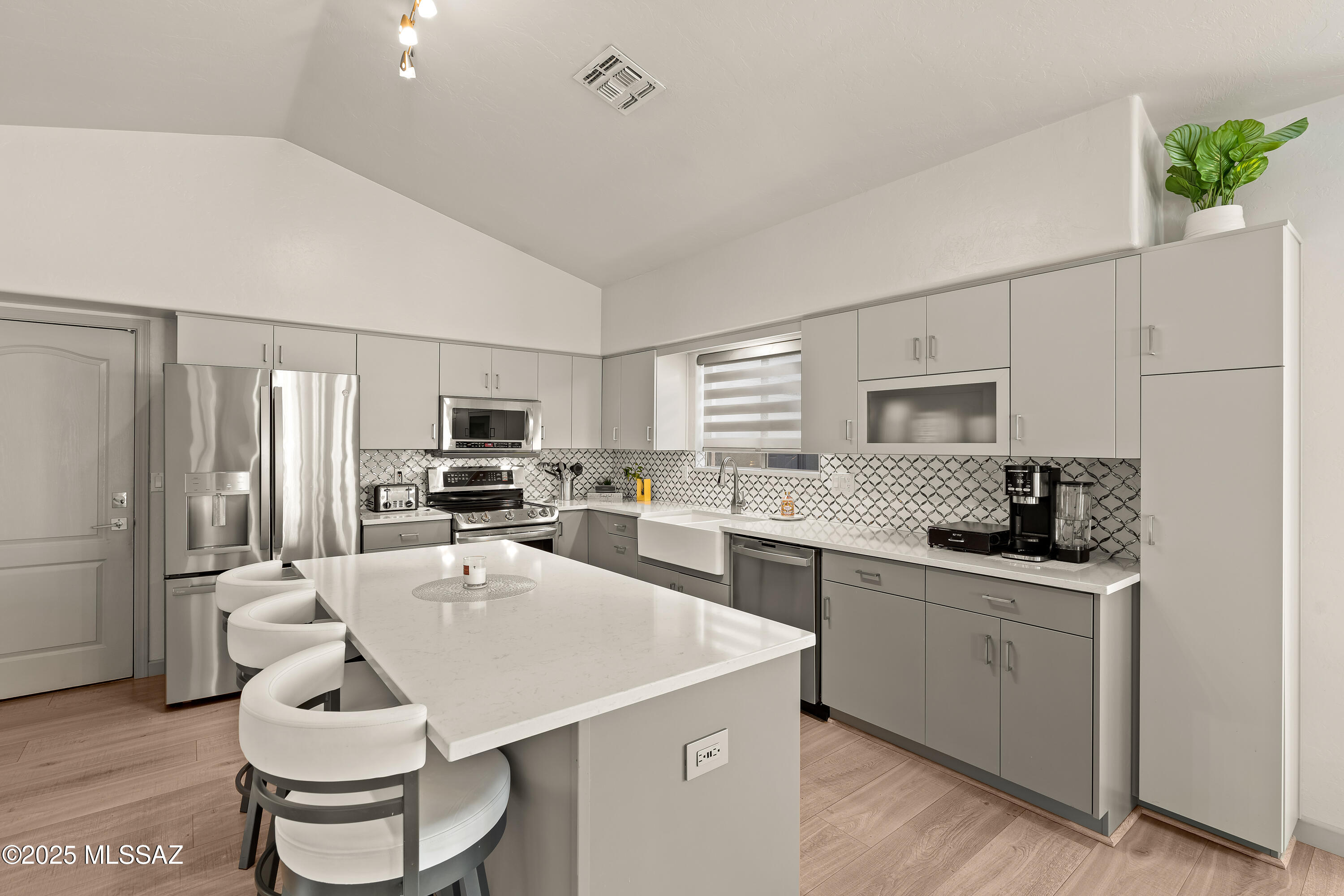 Sabino Mountain (1-290) - Residential